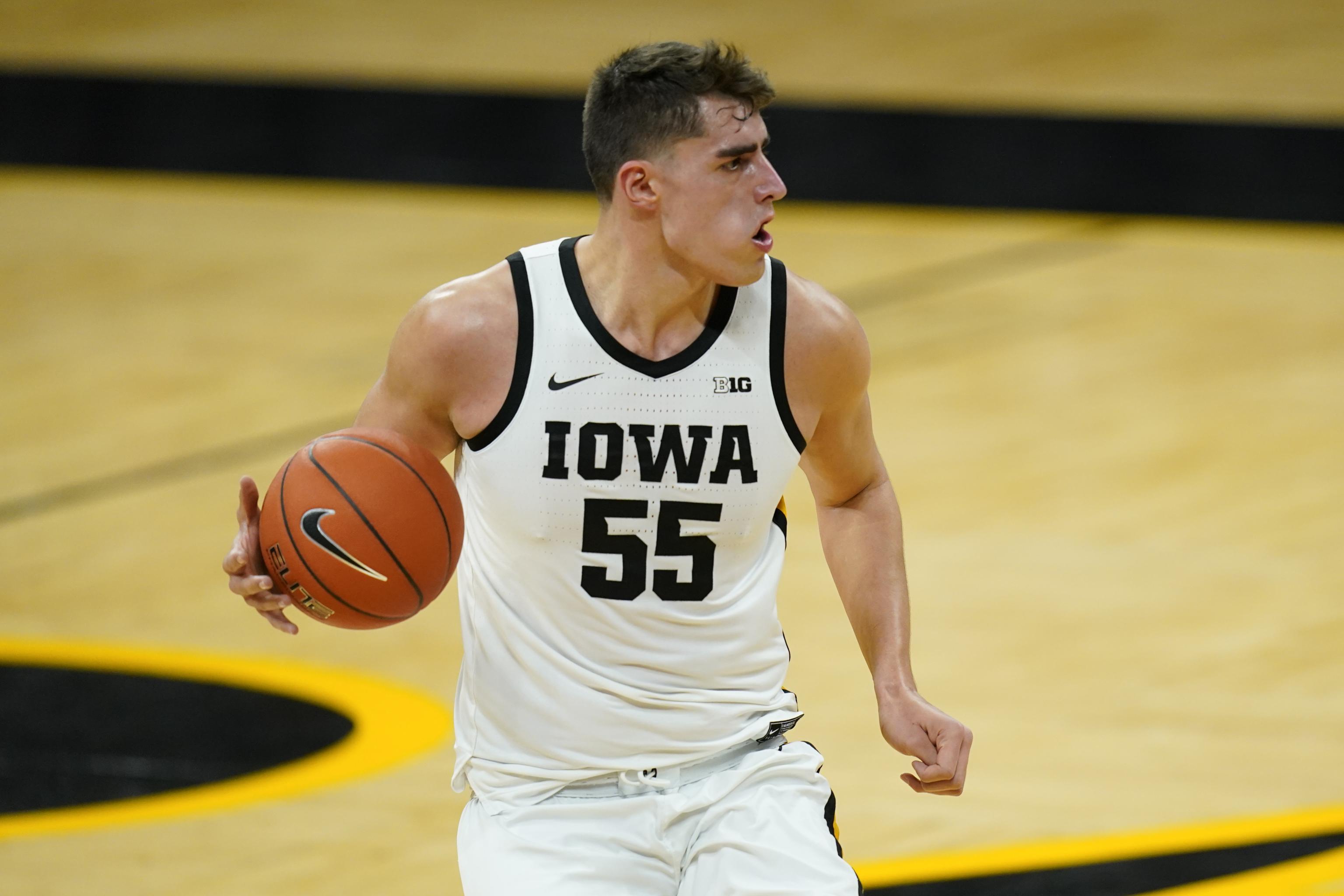 Luka Garza goes from despondent to dominant in a month for Iowa Hawkeyes