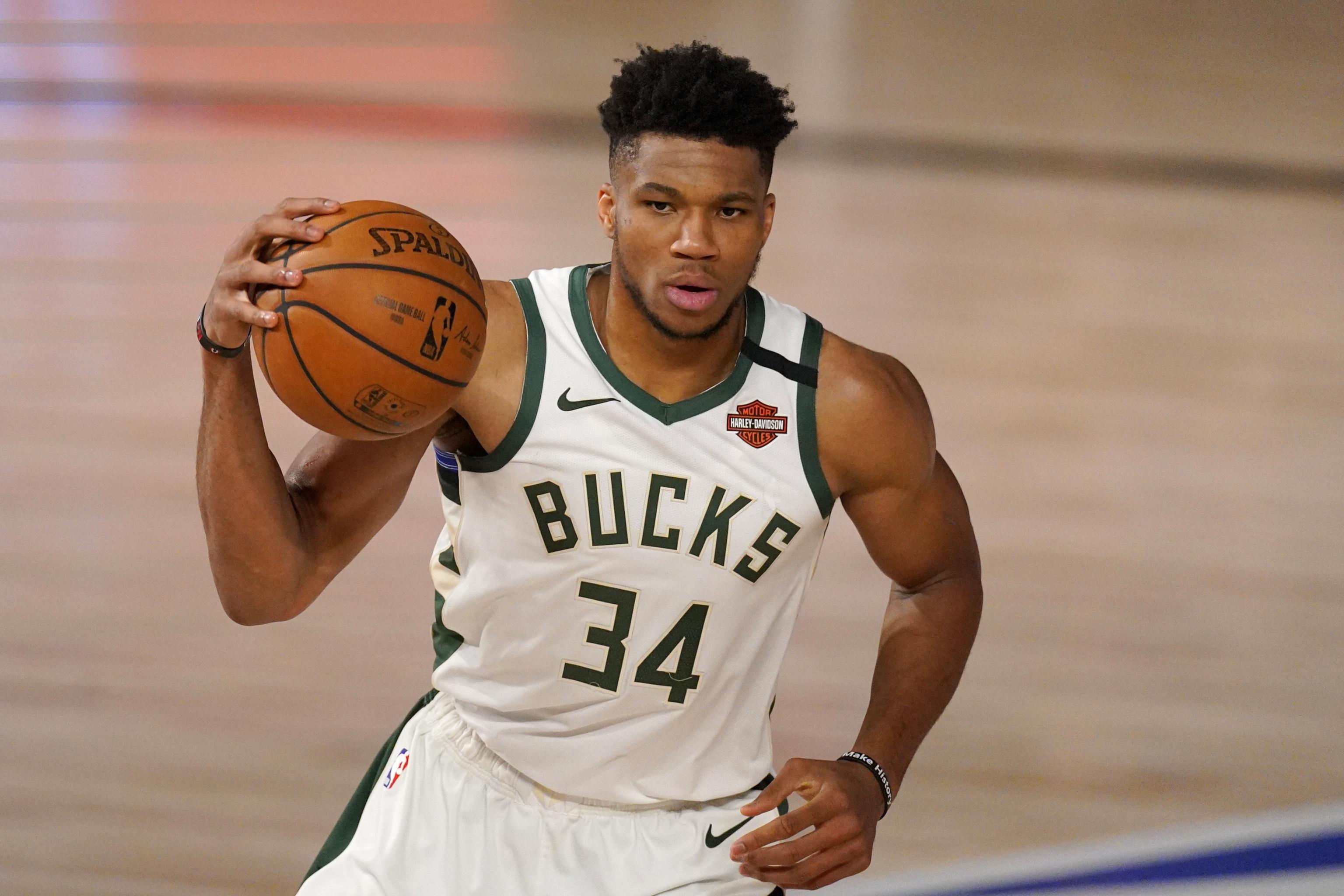 Giannis Antetokounmpo's Agent Confirms That Staying With the Bucks