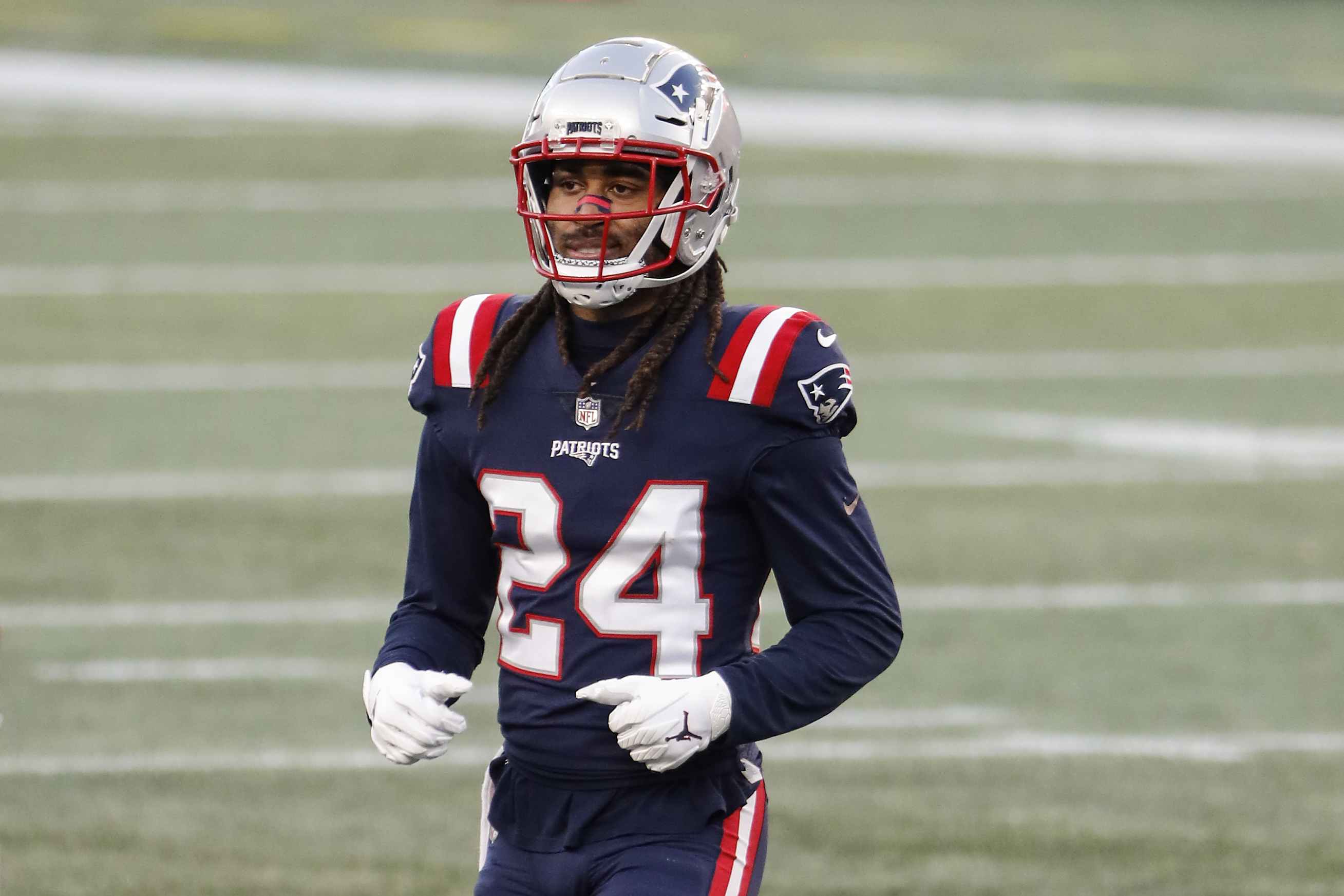 Patriots CB Stephon Gilmore suffers non-contact knee injury at Miami –  Lowell Sun