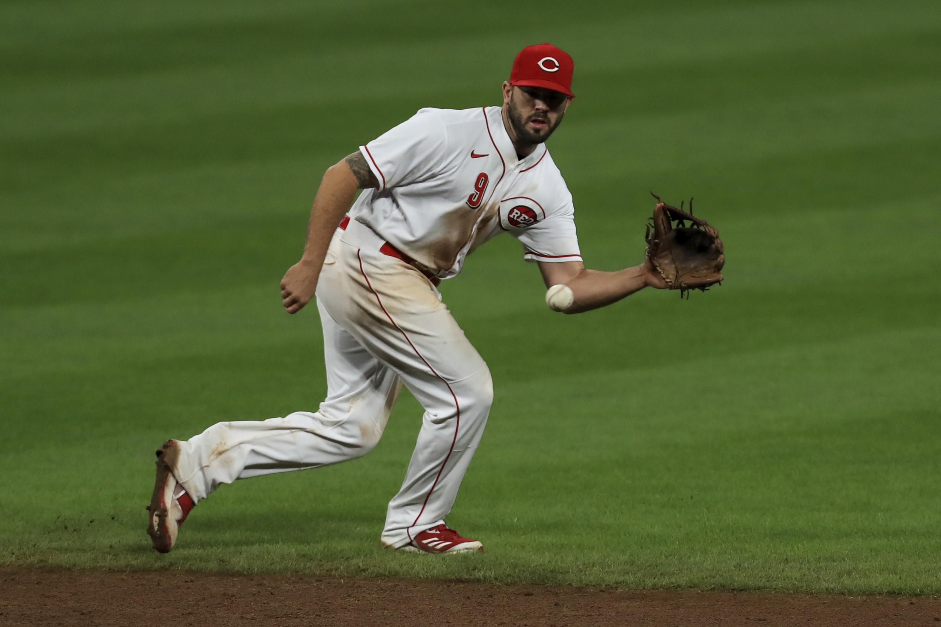 Report: Reds sign third baseman Mike Moustakas to four-year deal
