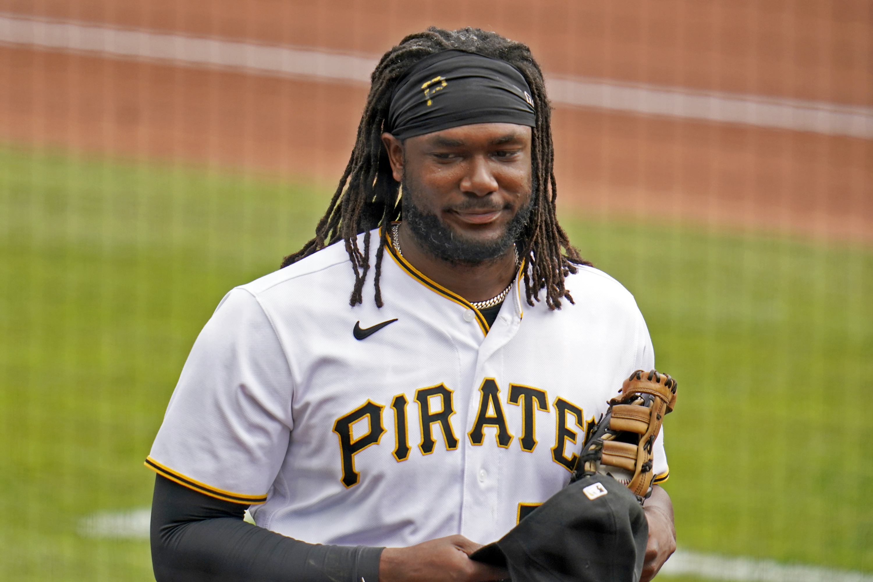 Pirates trade first baseman Josh Bell to Nationals 