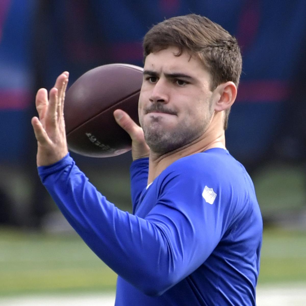 Giants' Daniel Jones Carted to Locker Room vs. Cowboys with Apparent Head Injury thumbnail