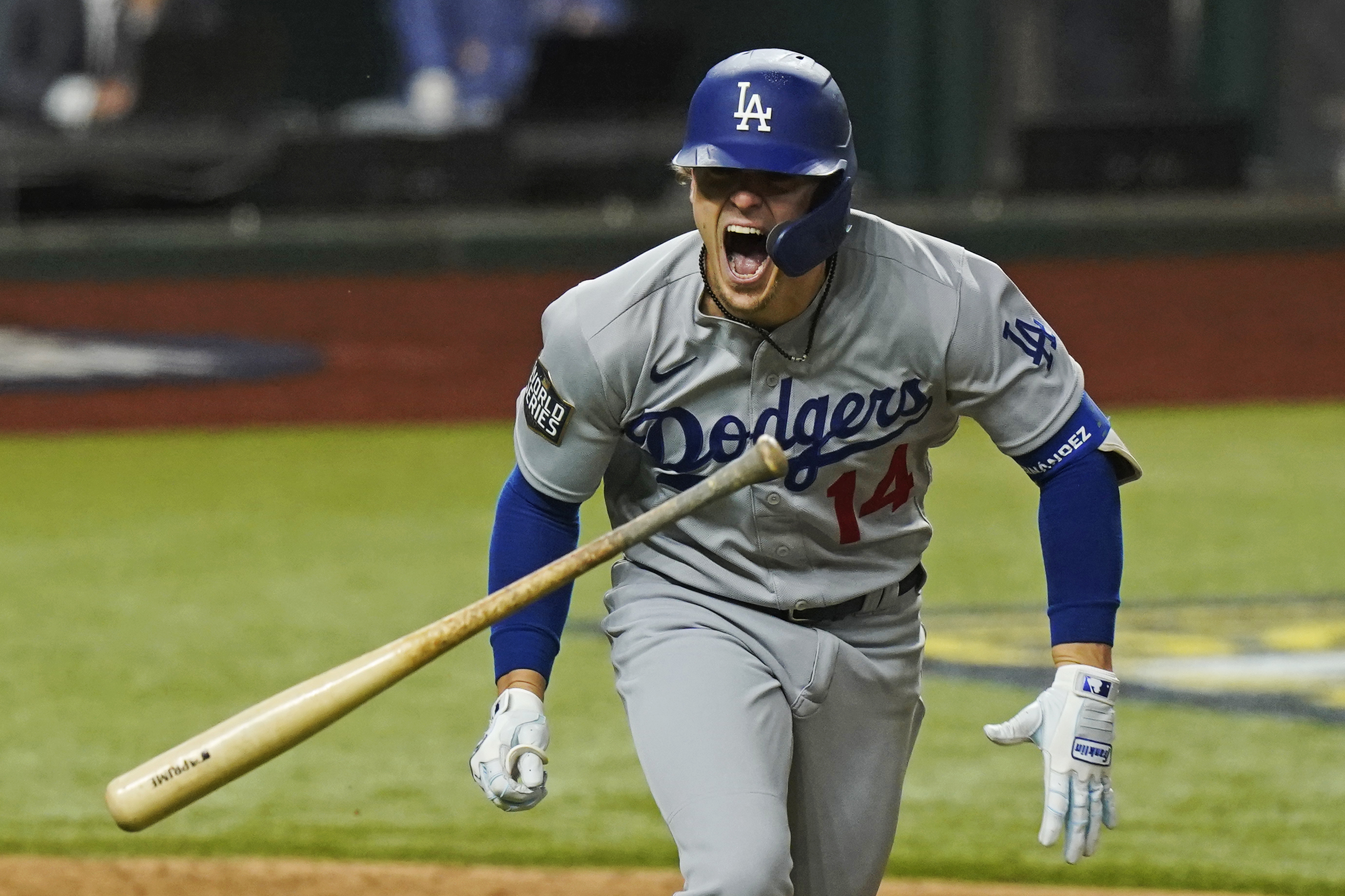Kiké Hernández Wearing New Dodgers Jersey Number After Trade From Red Sox 