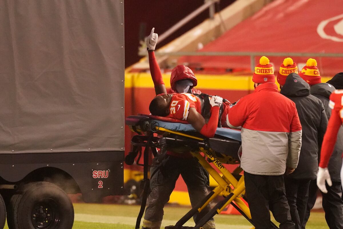 Chiefs Deandre Baker Had Surgery On Broken Femur After Gruesome Leg Injury News Scores