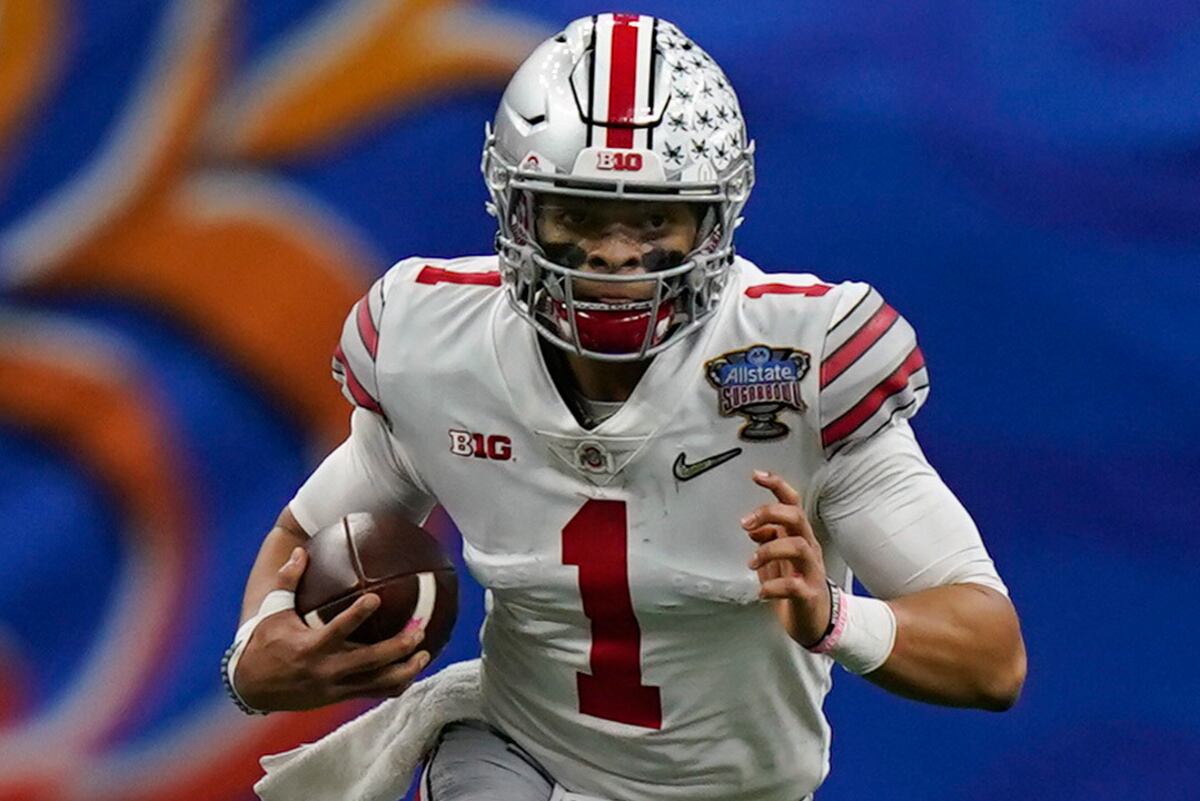 Justin Fields Expected To Play Through Injury Vs Alabama Says Osu S Ryan Day Bleacher Report Latest News Videos And Highlights Justin Fields Expected To Play Through Injury Vs Alabama Says Osu S Ryan Day Bleacher Report Latest News Videos And Highlights