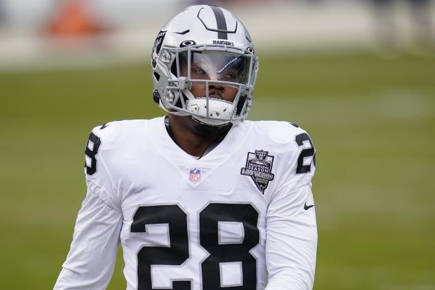 Las Vegas Raiders running back Josh Jacobs (28) warms up before an NFL football game against the Denver Broncos, Sunday, Jan. 3, 2021, in Denver. (AP Photo/David Zalubowski)