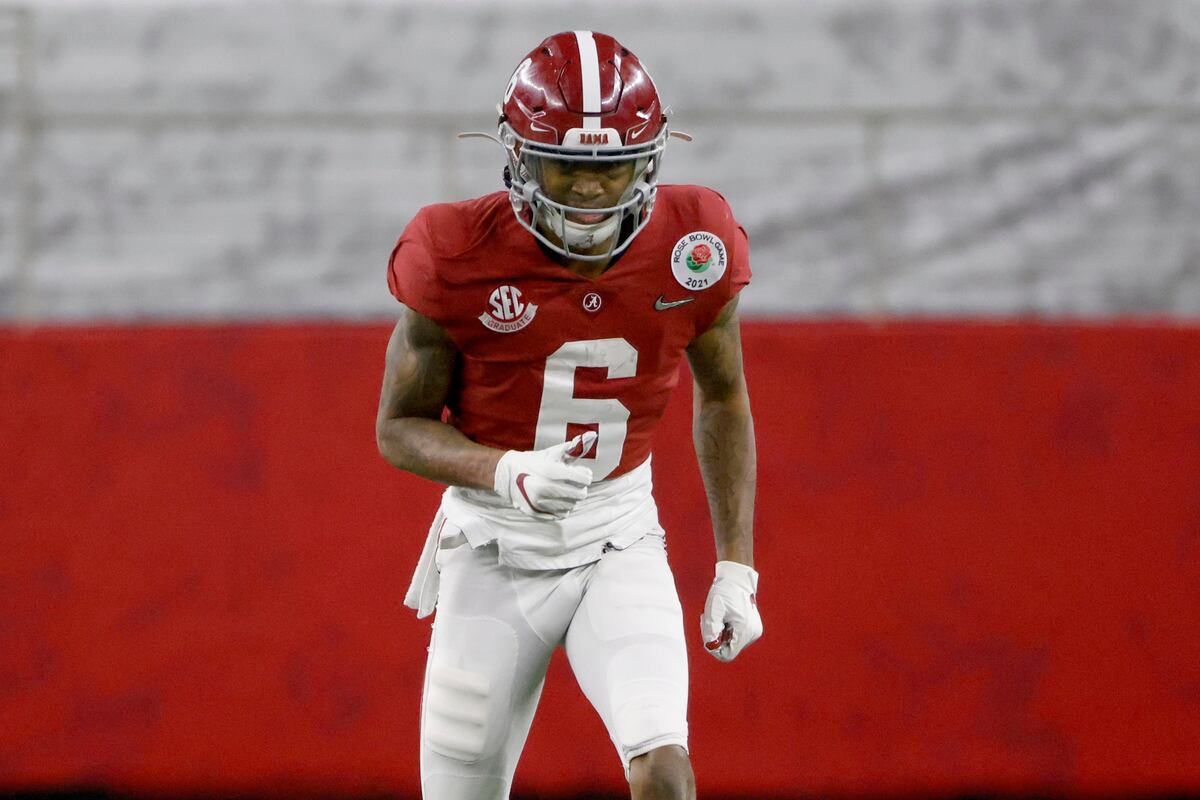 Alabama Professor Shares How DeVonta Smith Helped Fulfill Sideline