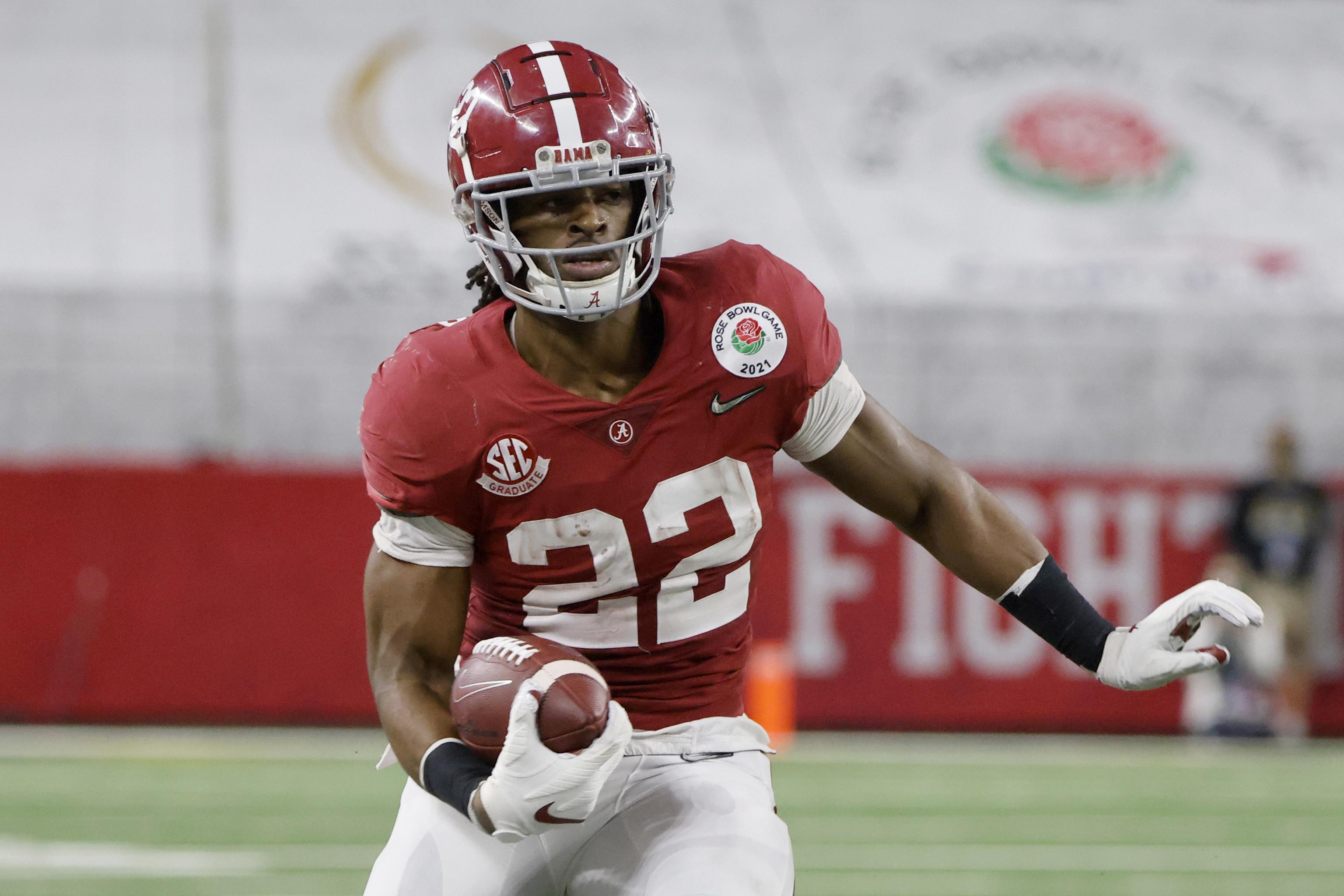 Alabama RB Derrick Henry wins Maxwell Award, Doak Walker Award - ABC7 New  York