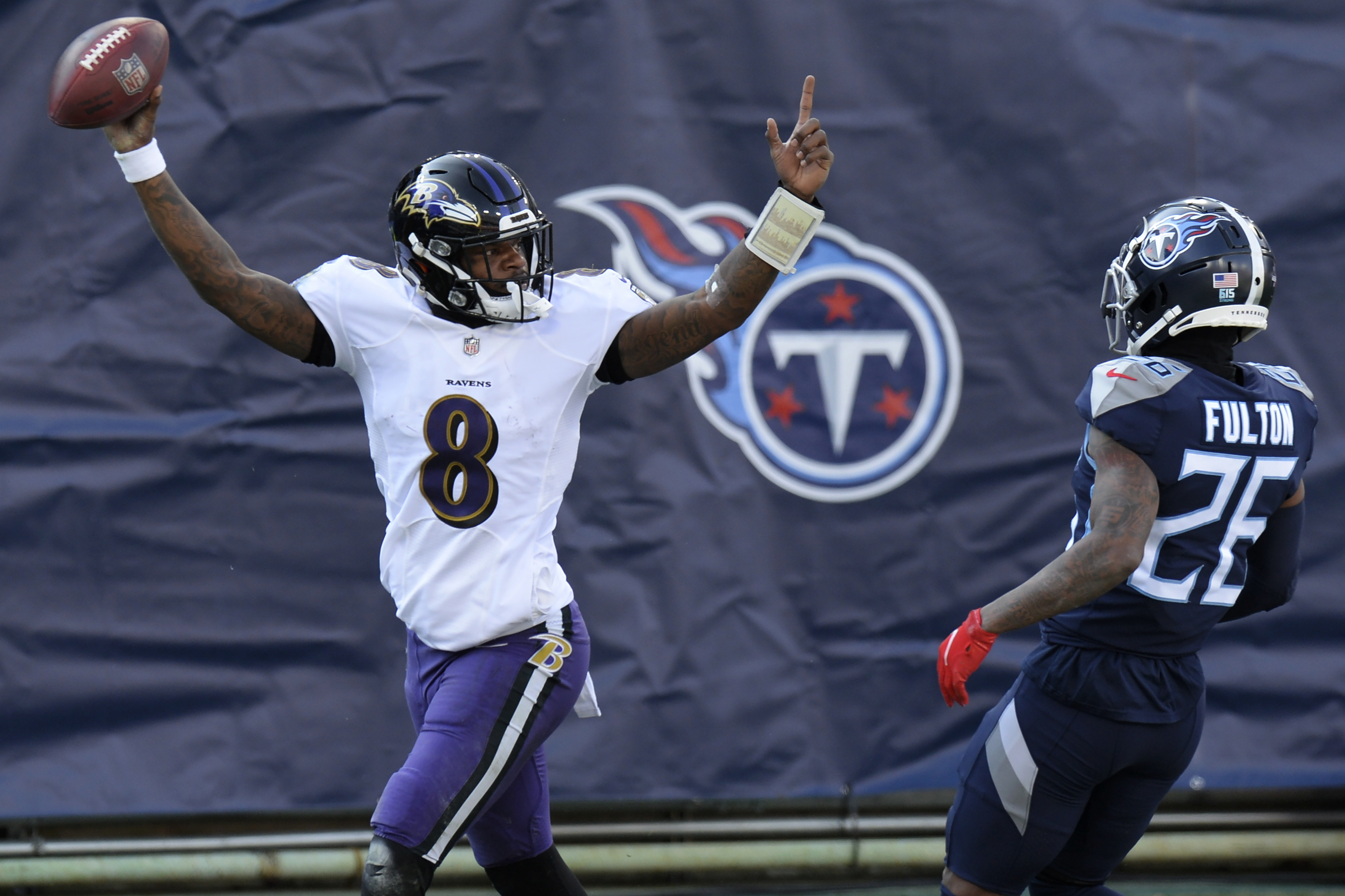 Watch: Derrick Henry scores Titans' first TD of divisional round game