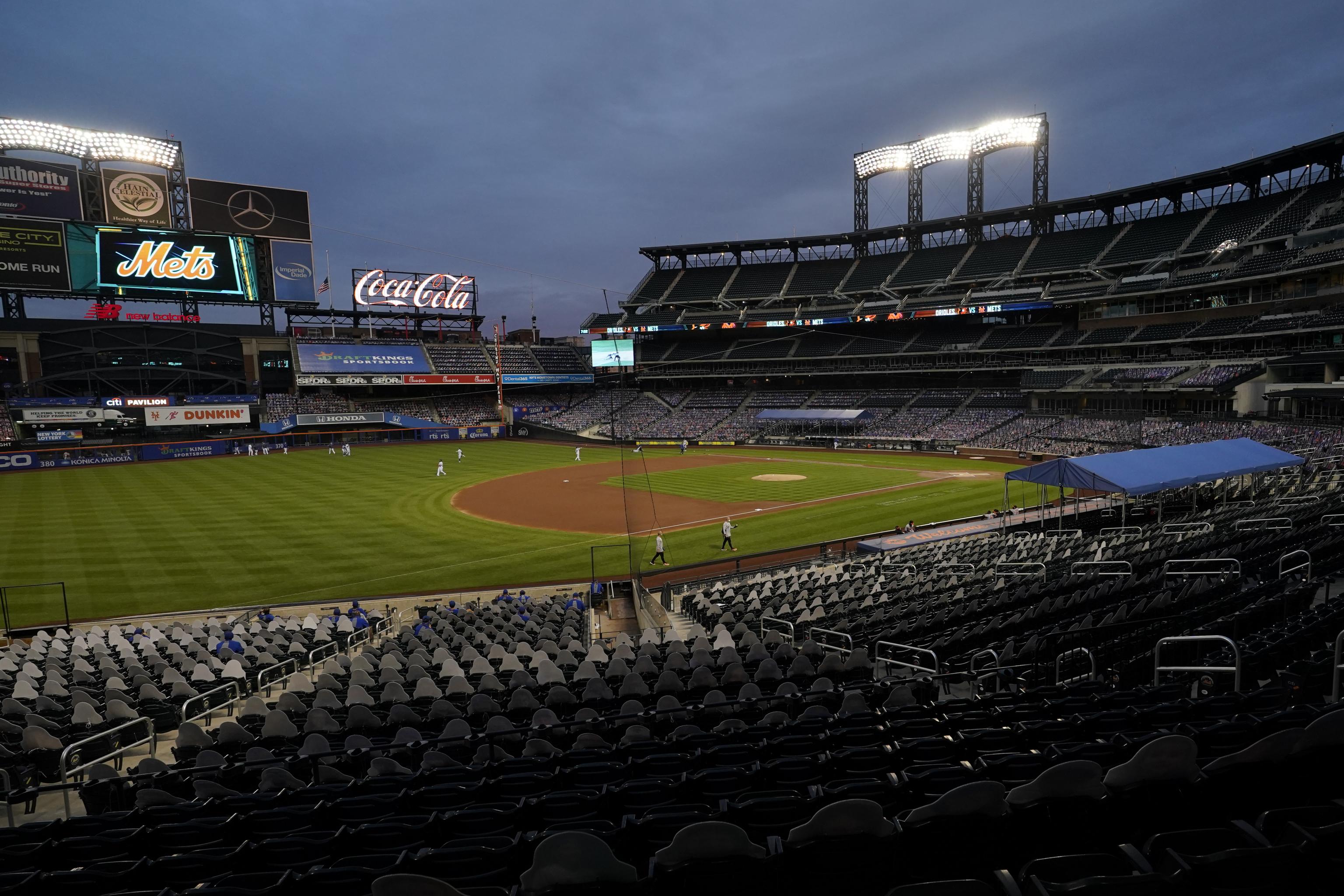 De Blasio, NY Mets welcome Queens residents to Citi Field, the latest  vaccination site