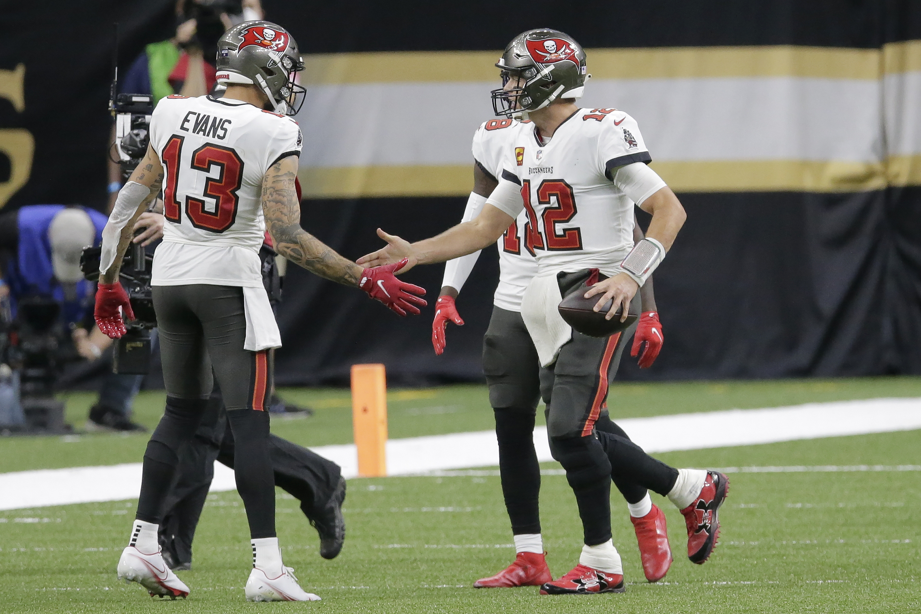 Tom Brady leads Buccaneers to NFC title game with 30-20 win over