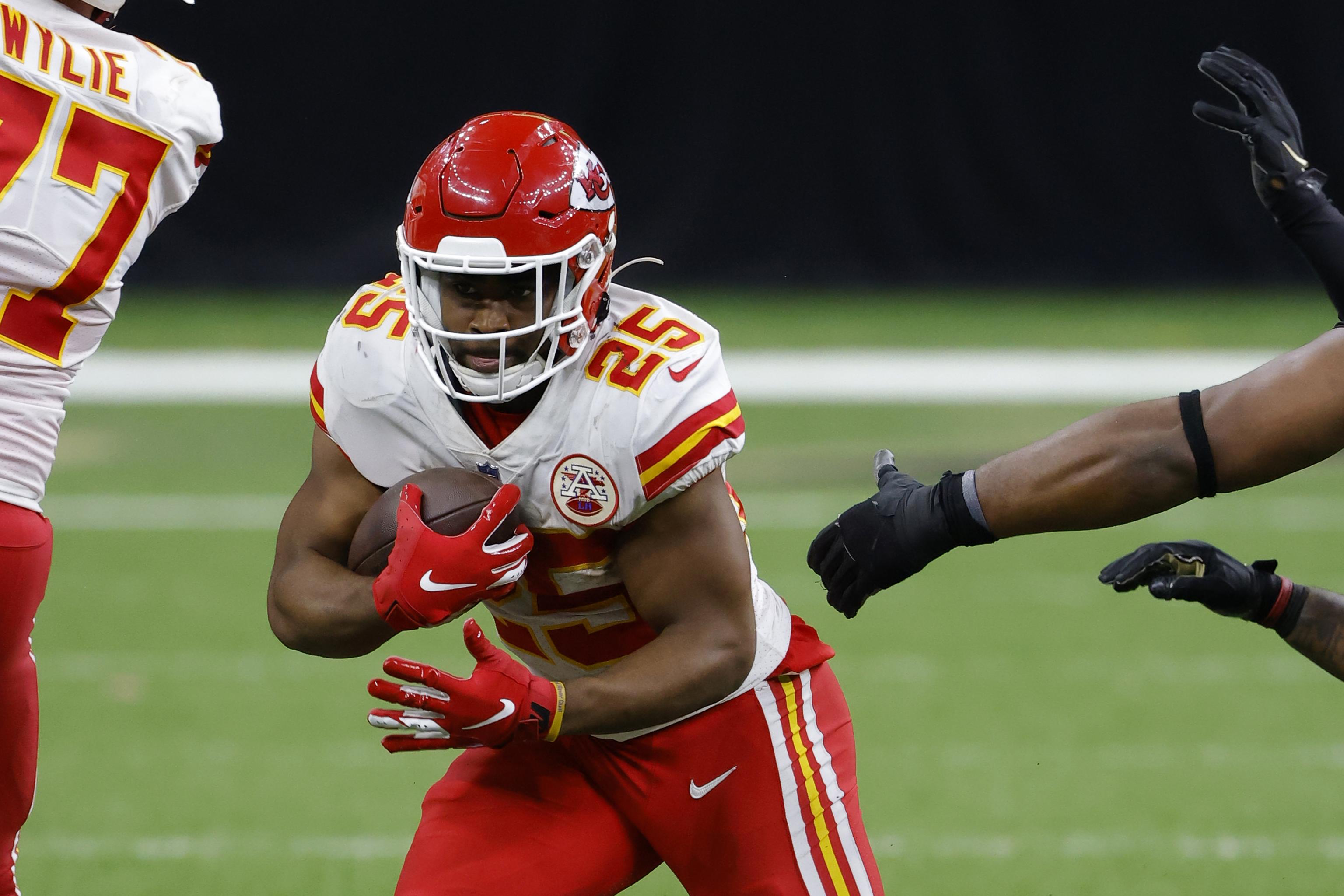 Source -- Kansas City Chiefs RB Clyde Edwards-Helaire believed to have  suffered high ankle sprain - ESPN