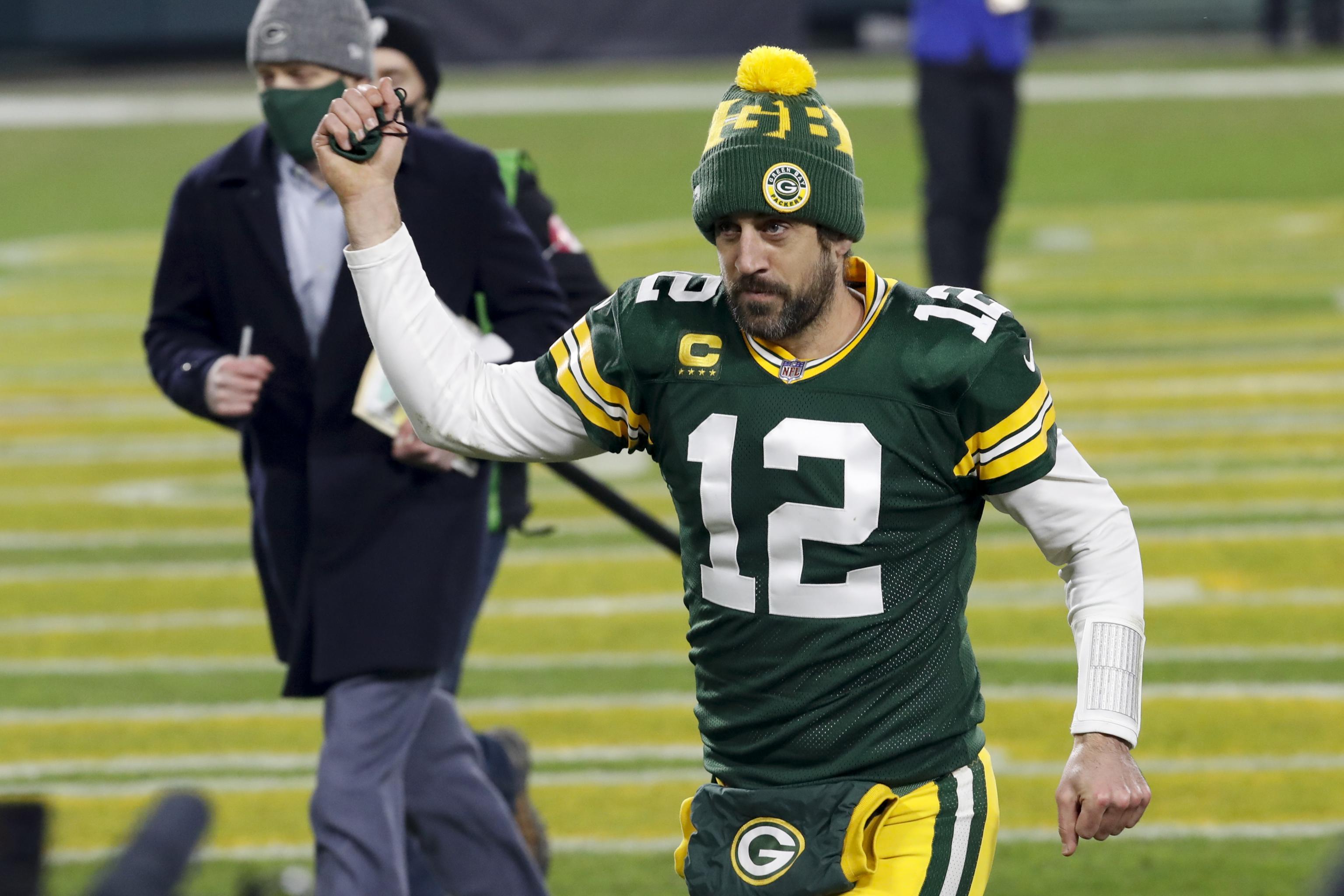 Aaron Rodgers, young Packers fan swap smiles in grocery store aisle