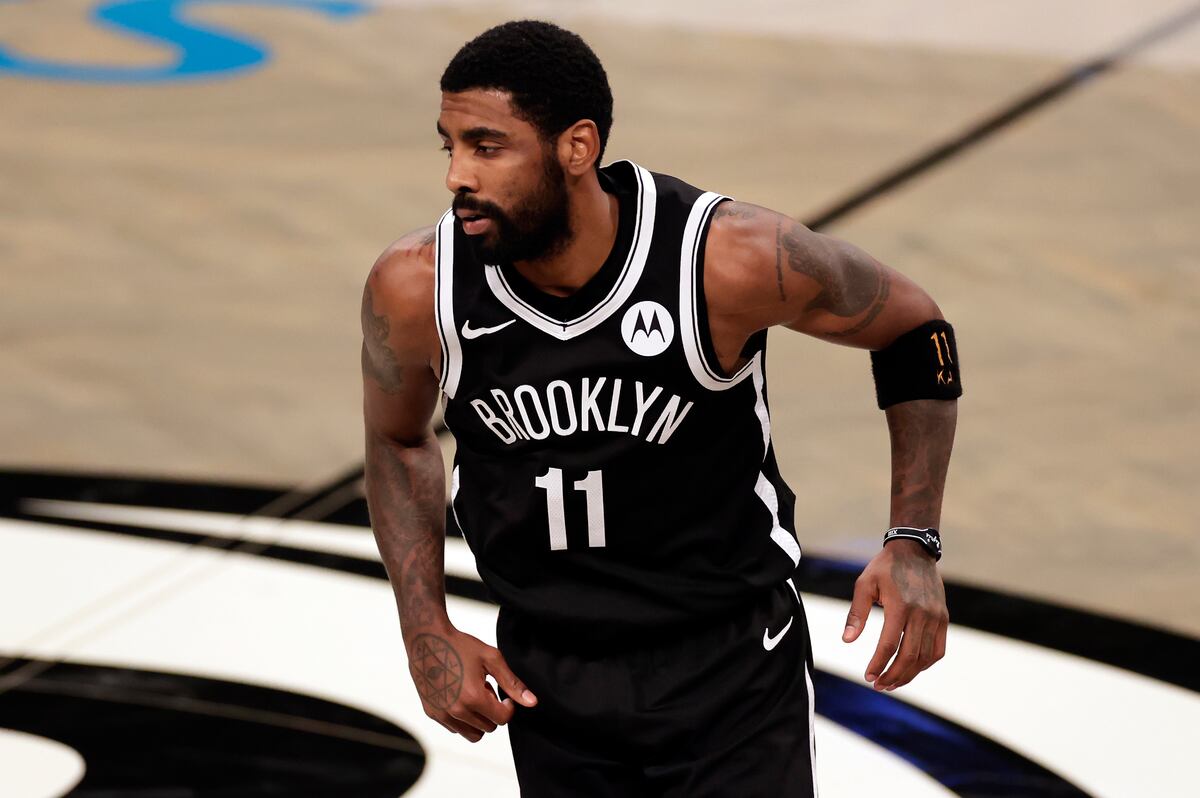Kyrie Irving Pays Tribute to Kobe Bryant with Lakers ...