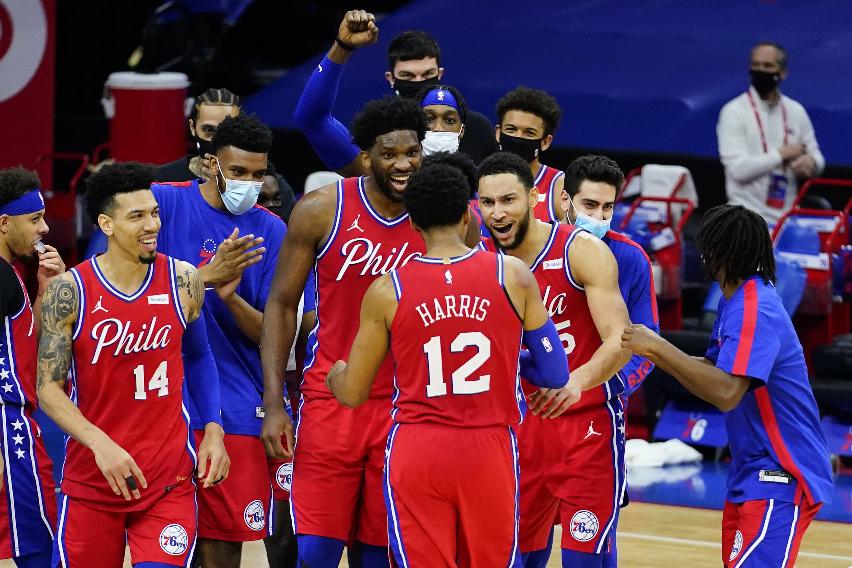 NBA, i risultati del 27 gennaio: I Lakers cadono in casa dei 76ers, 10° fila per Utah, ok Spurs e Bucks