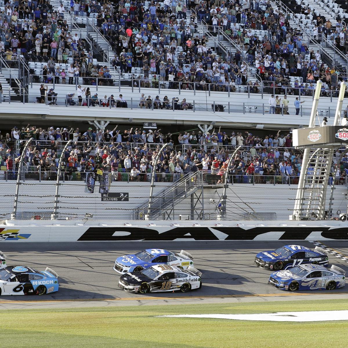 Daytona 500 Expecting 30k Fans: 'Largest Sporting Event' in US Since COVID Hit thumbnail