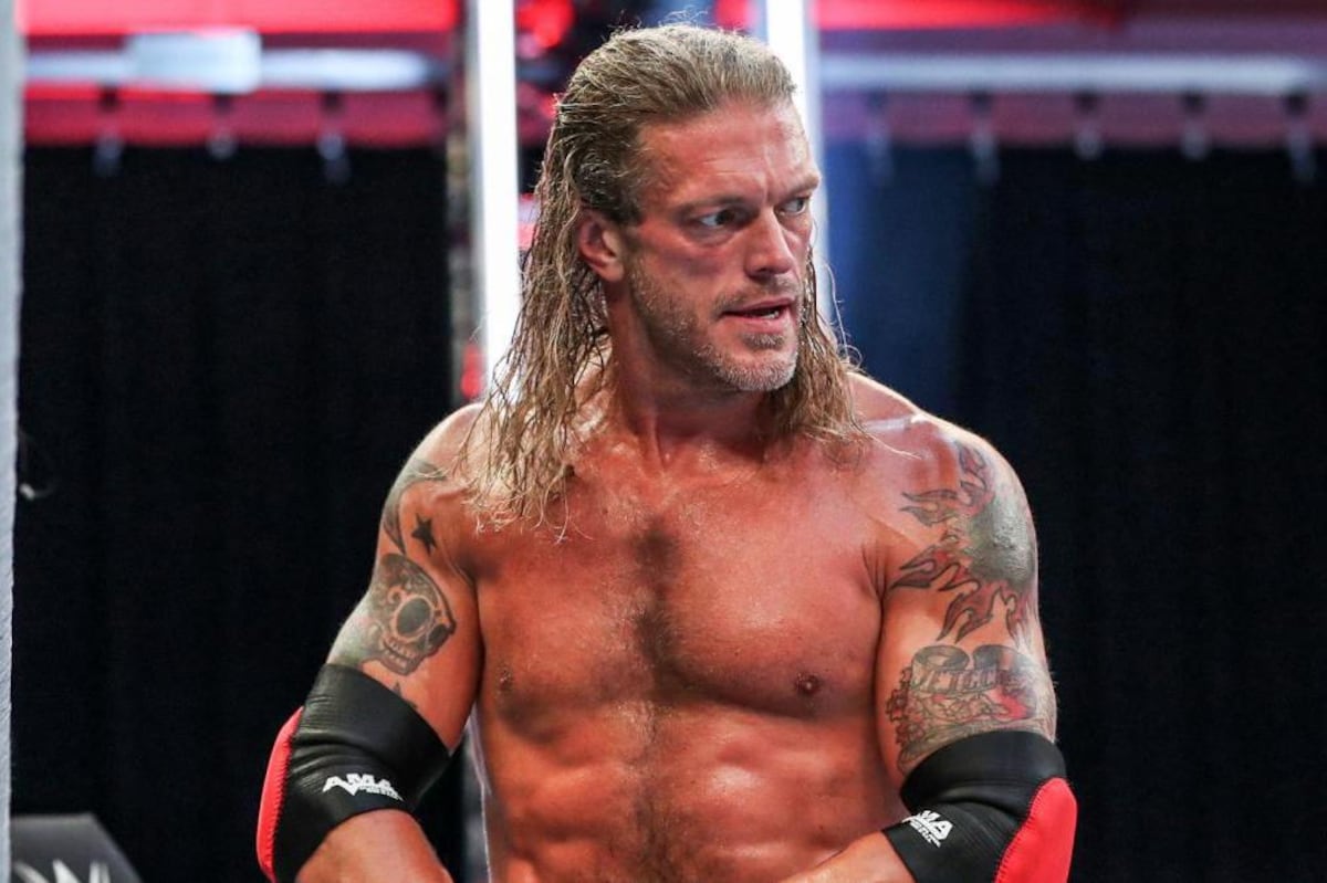 “Classic Man” rapper Jidenna's new look has fans looking twice. Page