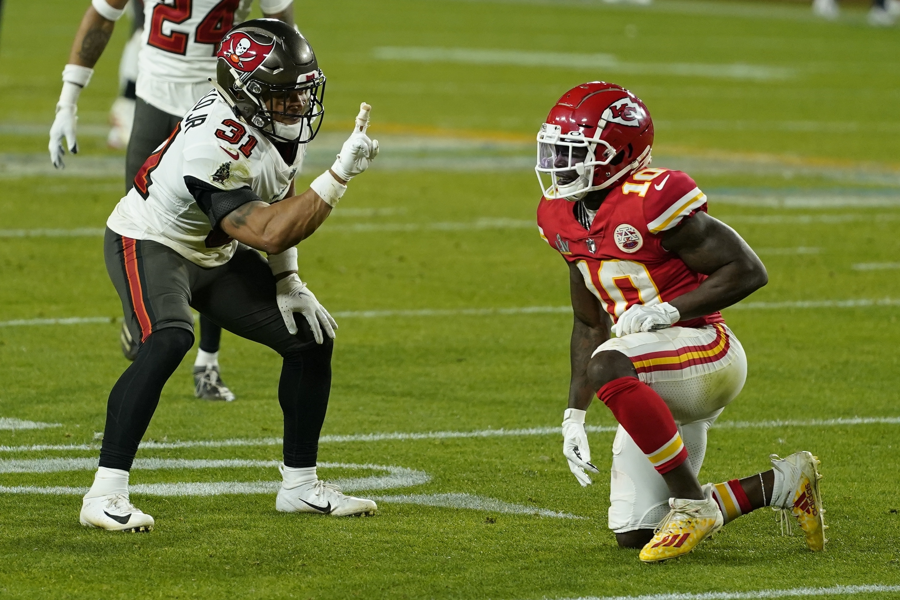 Tampa Bay Buccaneers safety Antoine Winfield Jr. (31) defends