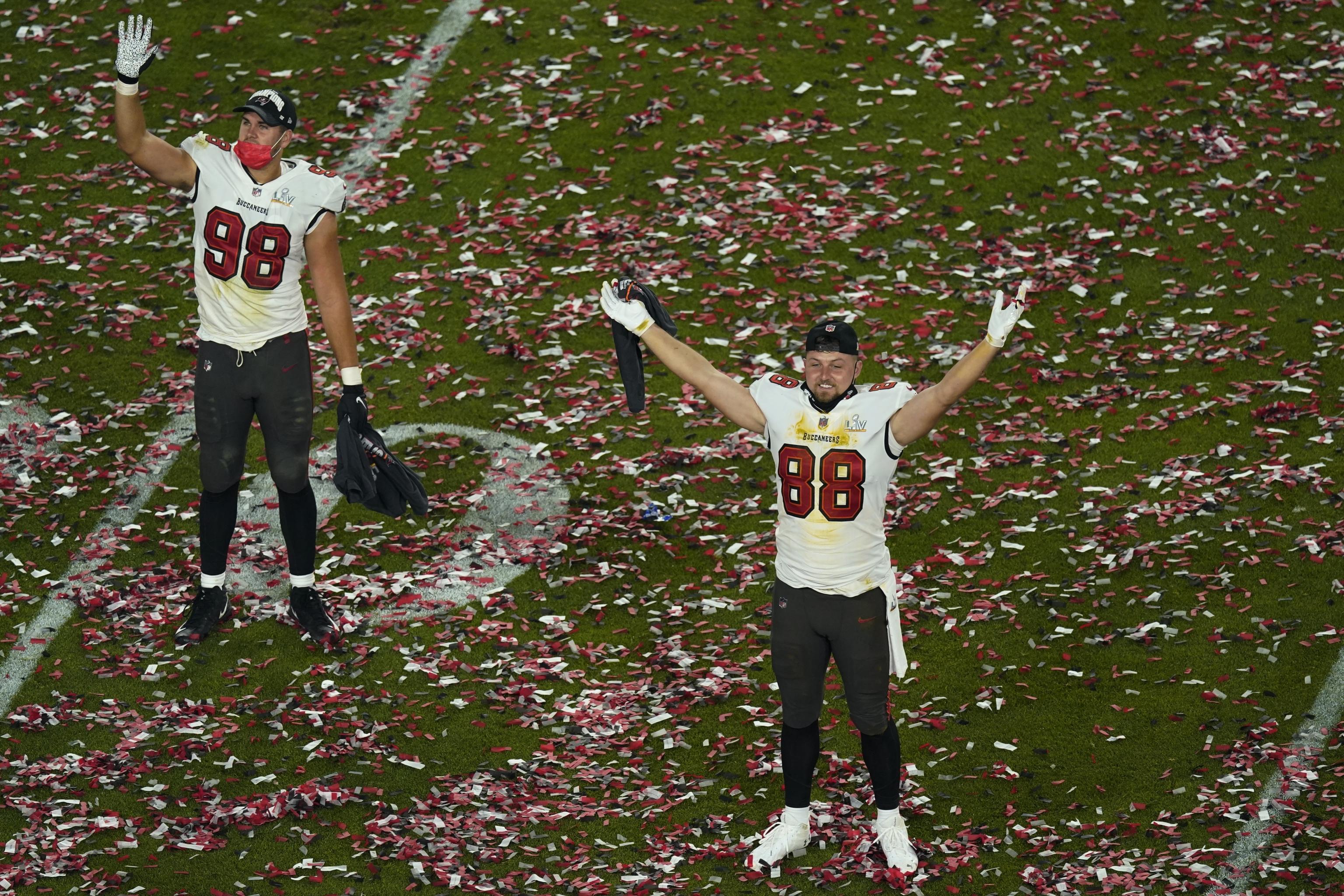 Packs of Maskless Bucs Fans Celebrate Tampa's Super Bowl Win