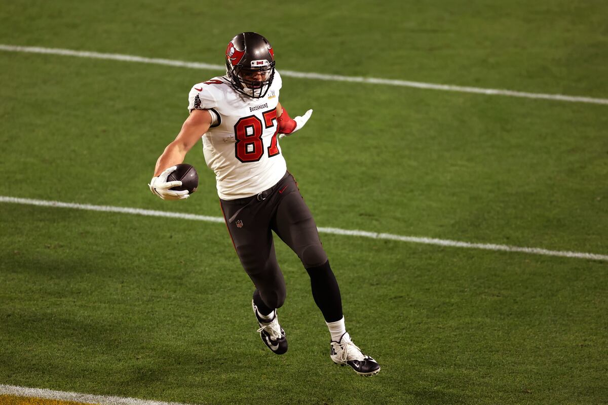 Rob Gronkowski, Buccaneers Reportedly Agree to 1Year Contract Worth Up