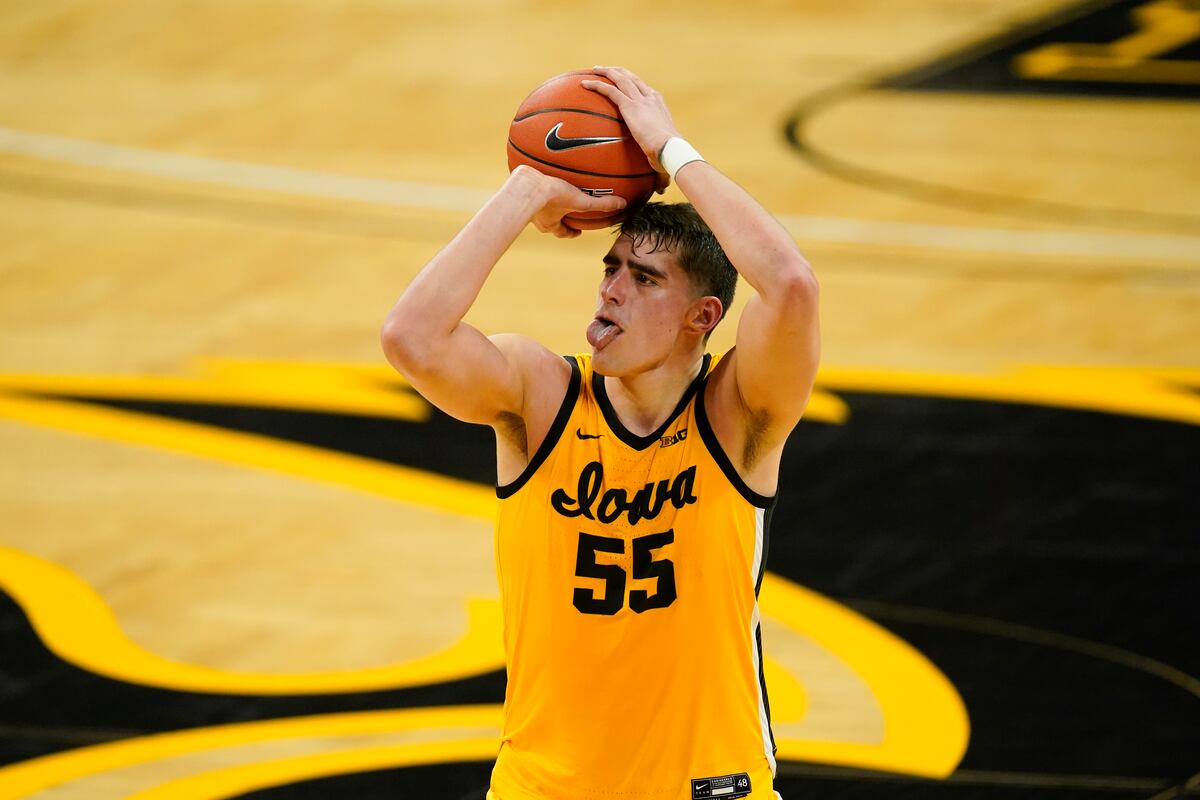 Luka Garza Still Heavy Favorite, but Who Else Could Win College