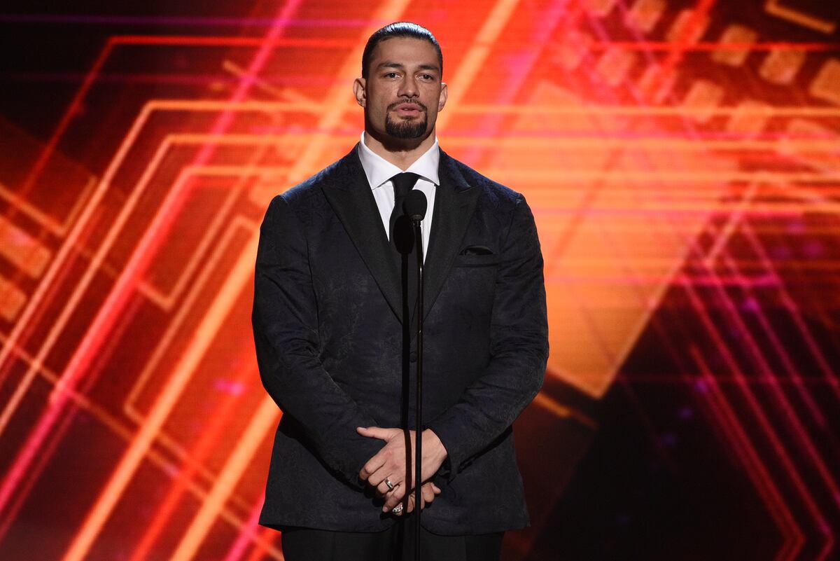 Roman Reigns to Defend WWE Universal Title at Elimination Chamber | Bleacher Report | Latest ...