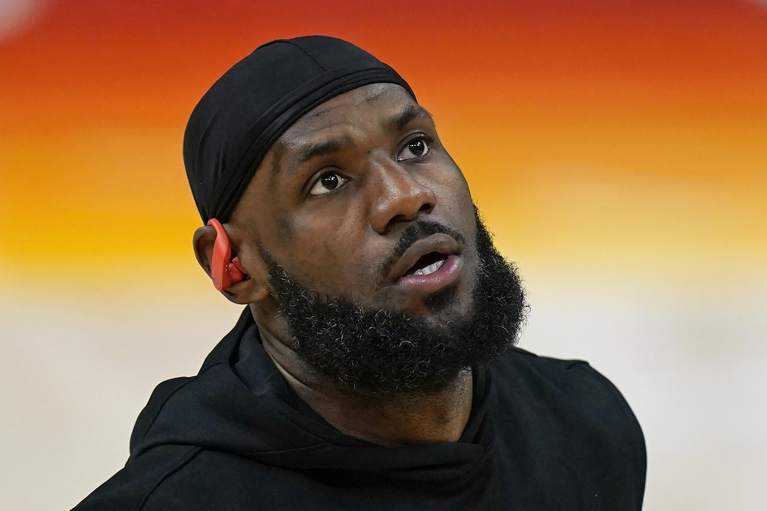 LeBron James, Whose Gift Was Bluntly Returned By “Crazy A**” Zlatan  Ibrahimovic, Dished Out 5 Words for the LA Galaxy Legend in 2020 -  EssentiallySports