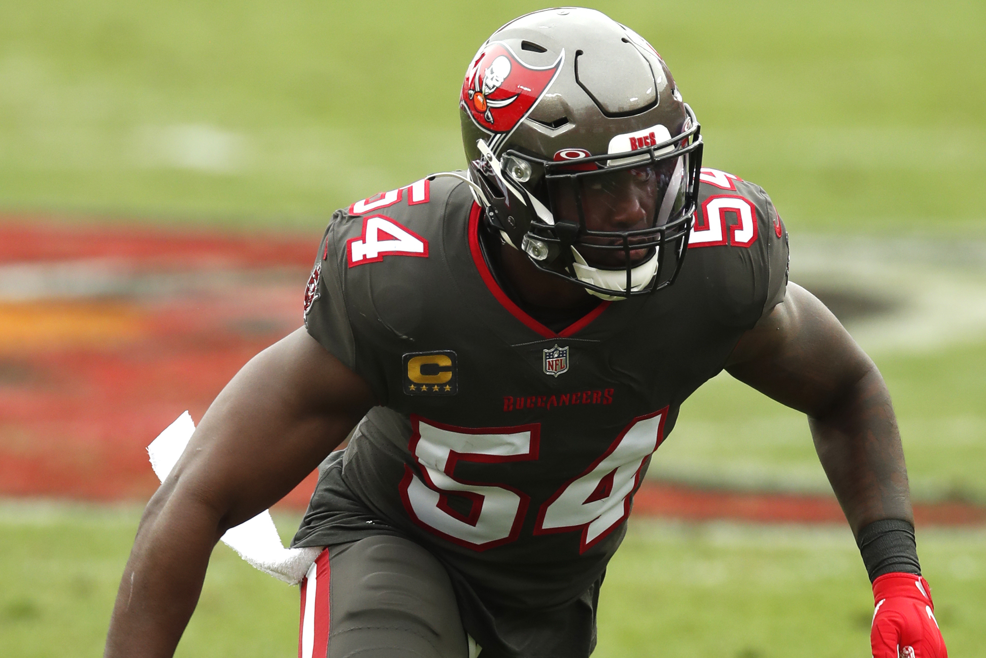 Tampa Bay Buccaneers inside linebacker Lavonte David (54) thanks fans after  beating the Atlanta …