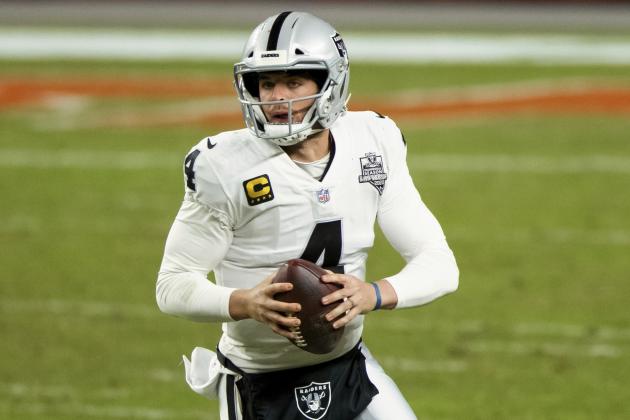 Las Vegas Raiders quarterback Derek Carr (4) runs with the football and looks to pass against the Denver Broncos during the second half of an NFL football game, Sunday, Jan.. 3, 2021, in Denver. (AP Photo/Justin Edmonds)
