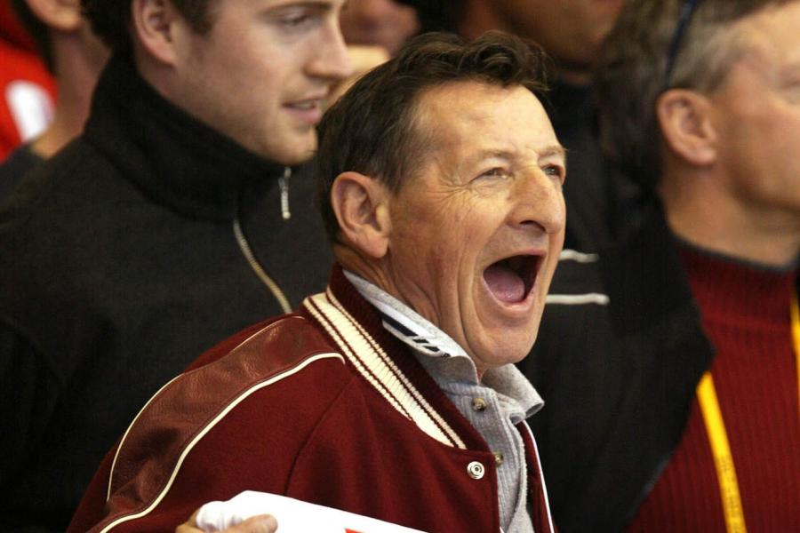 Wayne Gretzky's final NHL game jersey sells for $715K at Grey