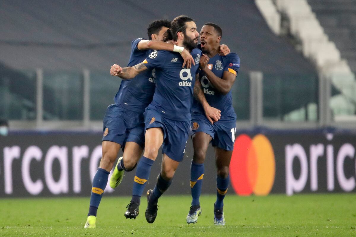 10-Man Porto Stun Cristiano Ronaldo, Juventus to Advance ...