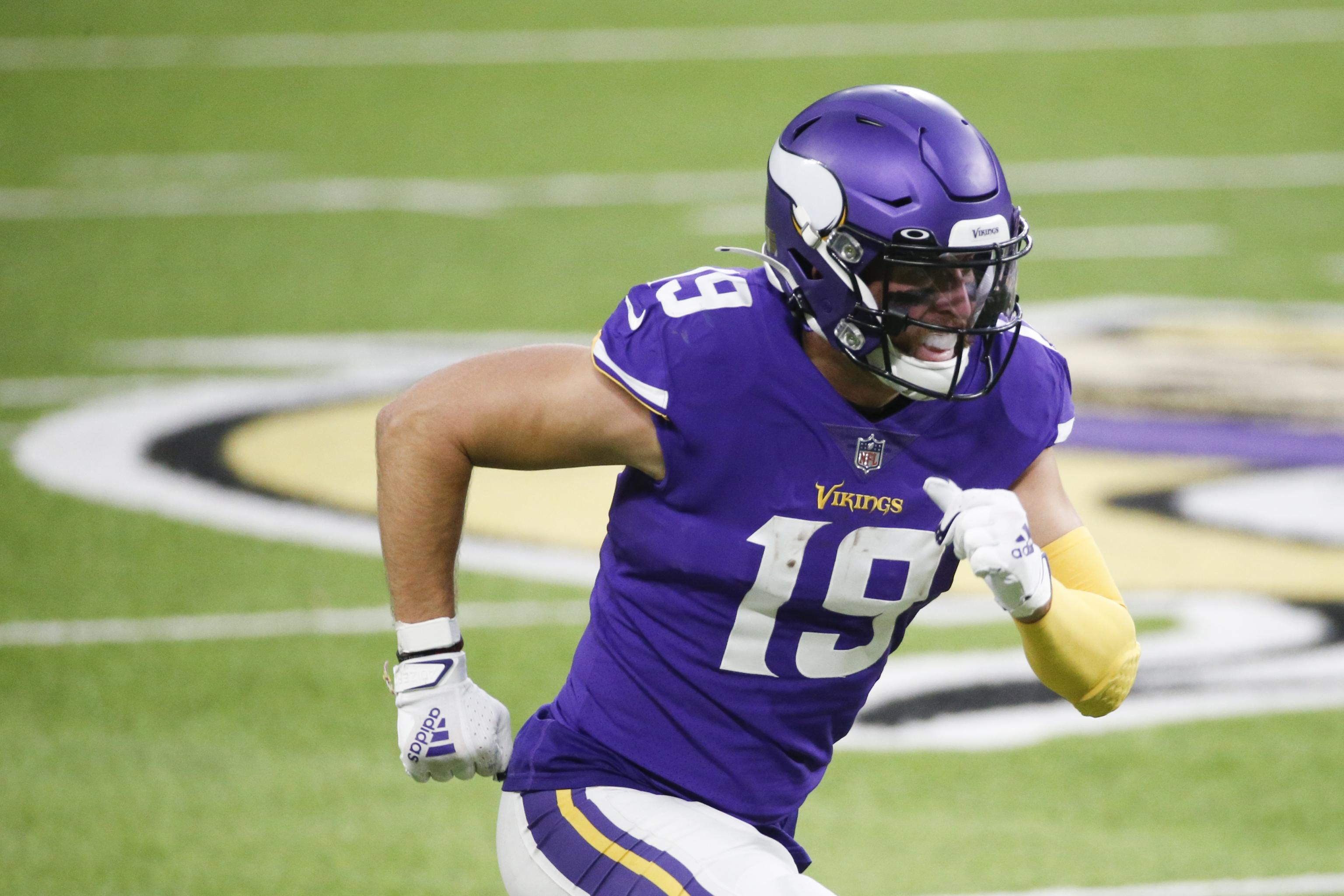 Adam Thielen restructures contract with Vikings