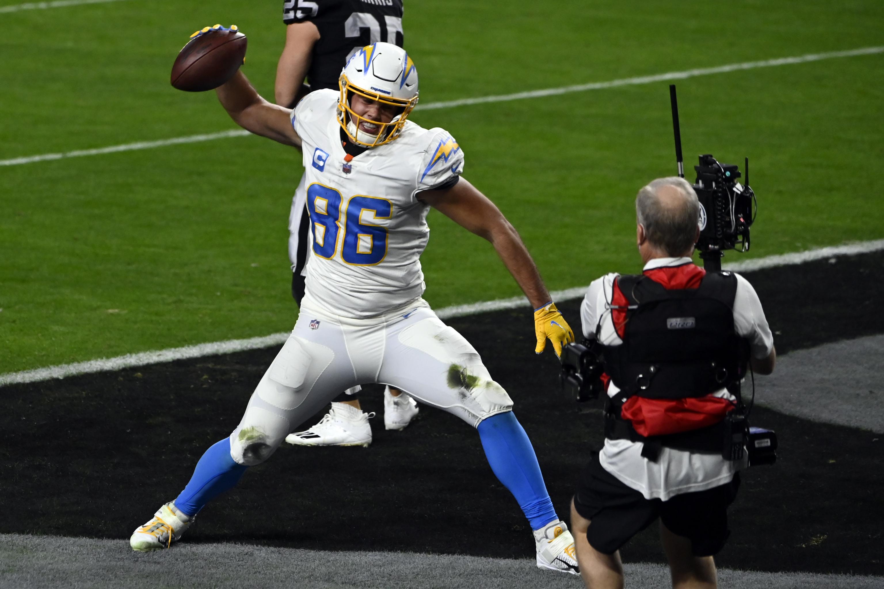 Report: Patriots signing Hunter Henry to three-year, $37.5M deal