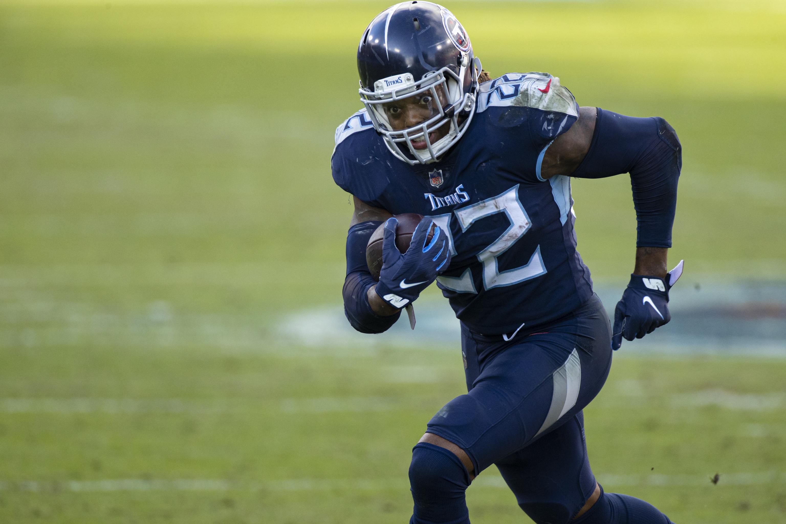 Derrick Henry is back for the Titans, and he's wearing a $5,000 Louis  Vuitton zip 