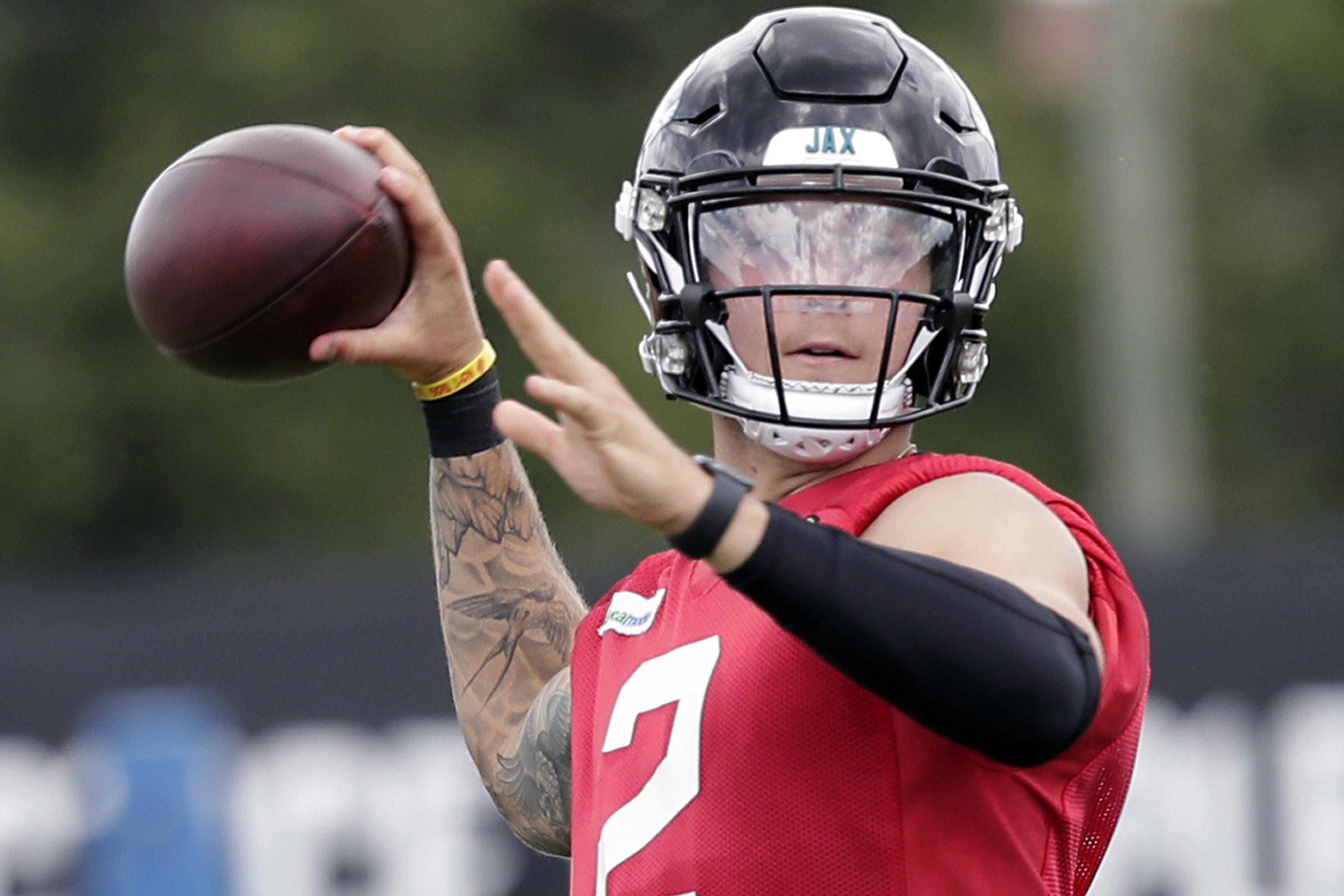 Seattle Seahawks quarterback Alex McGough (5) looks down field after  passing the ball during the fourth quarter of a game against the Los  Angeles Chargers played at the StubHub Center in Carson