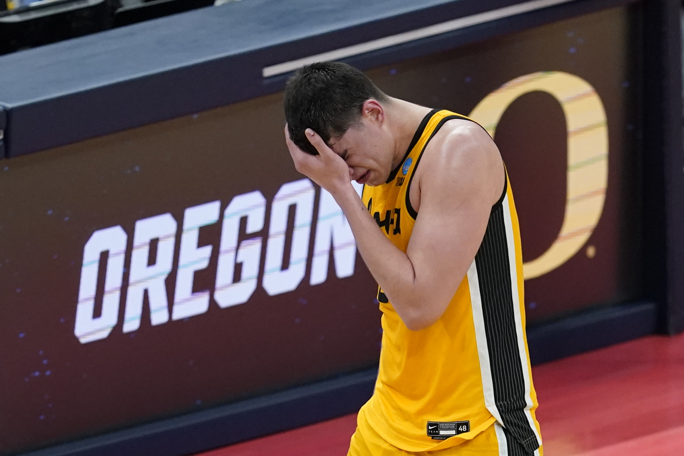 Luka Garza Discusses Iowa's 'Heartbreaking' Loss to Oregon: 'It's