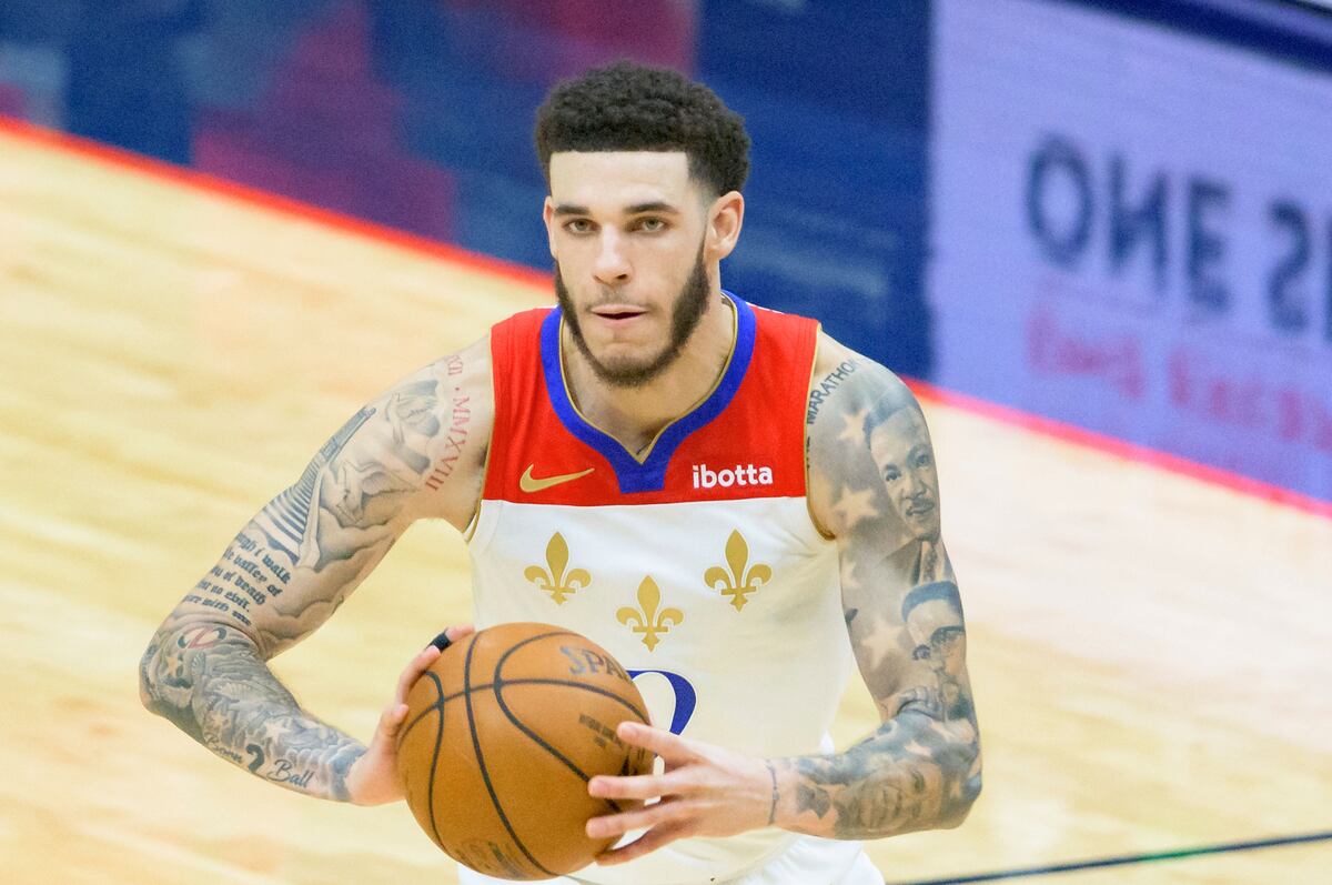 Lonzo Ball Trade Rumors: 76ers Showing Interest in Pelicans PG Ahead of Deadline