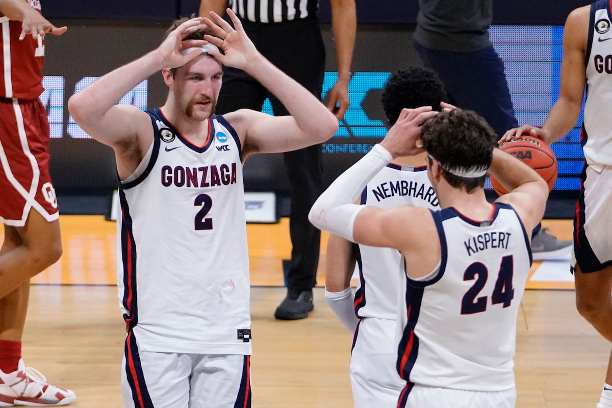 Sweet 16 2021: Full Updated Bracket and Odds for NCAA Tournament