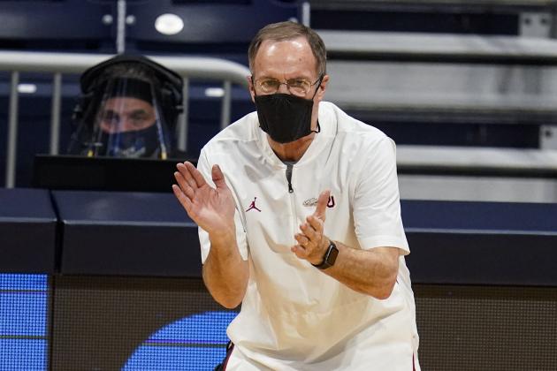 Oklahoma head coach Lon Kruger on the sidelines in the second half of a second-round game against Gonzaga in the NCAA men's college basketball tournament at Hinkle Fieldhouse in Indianapolis, Monday, March 22, 2021. (AP Photo/Michael Conroy)