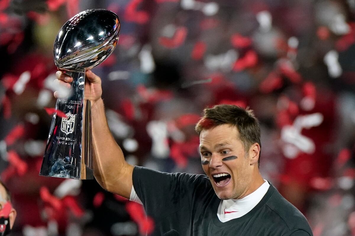 Tom Brady 2000 Playoff Contenders Championship Rookie Ticket Sells for $1.9M thumbnail