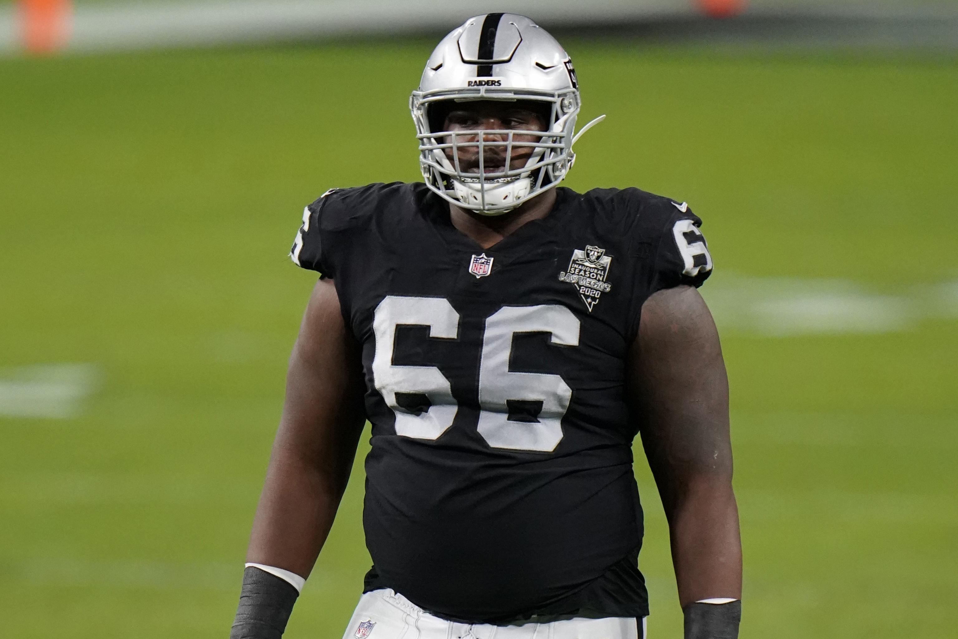 Seahawks trade fifth-round pick to Raiders for right guard Gabe Jackson