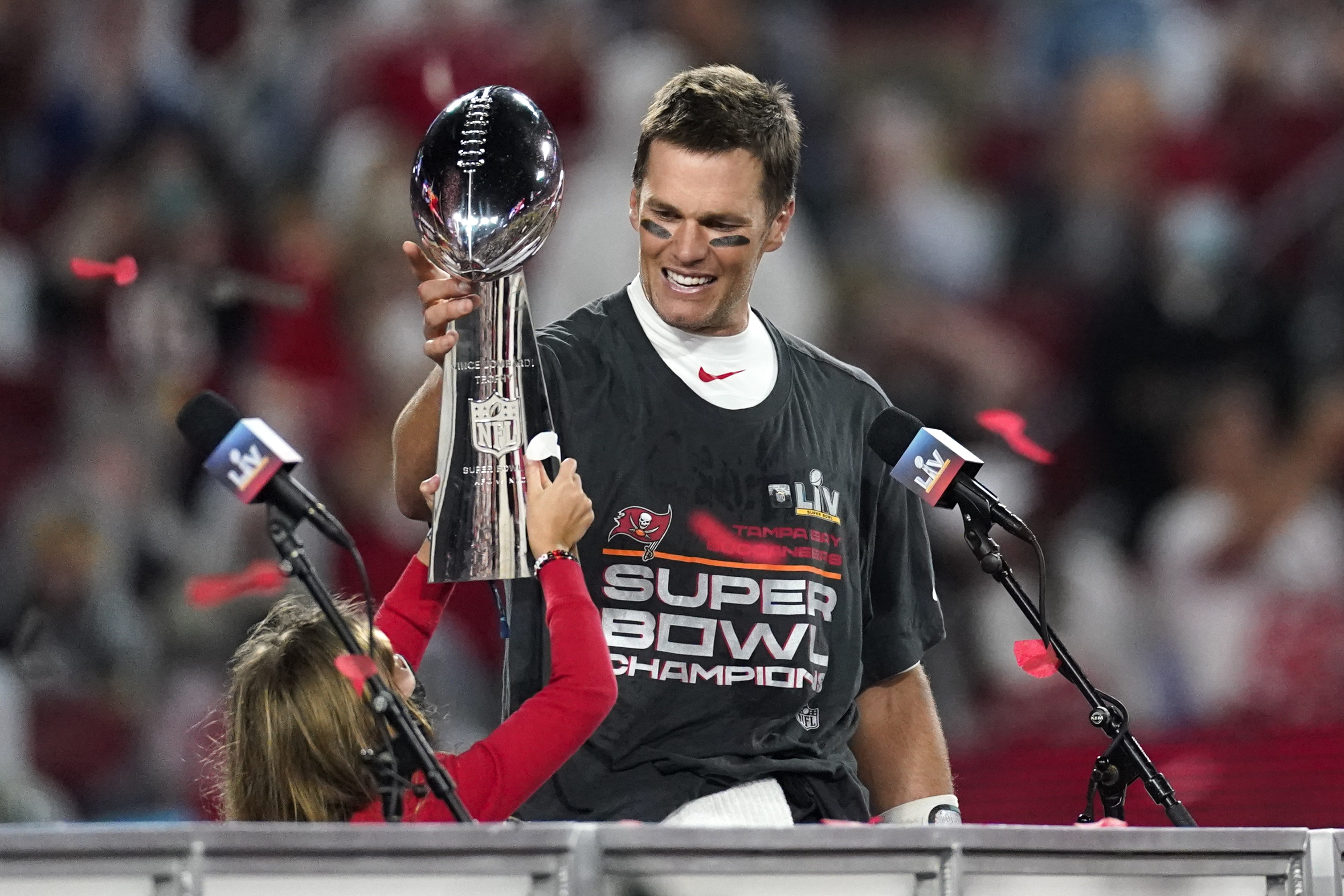 Buccaneers GM Jason Licht: Tom Brady progressing 'very well' after knee  surgery 