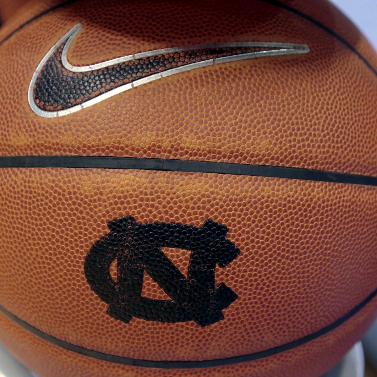 Hubert Davis Reportedly Frontrunner for UNC Job, Jay Wright 'Not Interested'