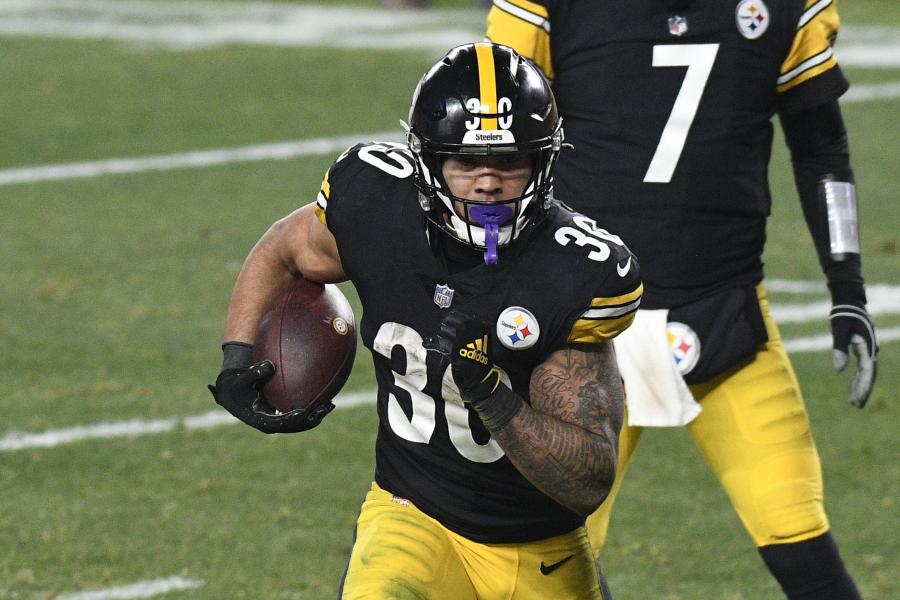 James Conner gets 3-year, $21M contract with Arizona Cardinals