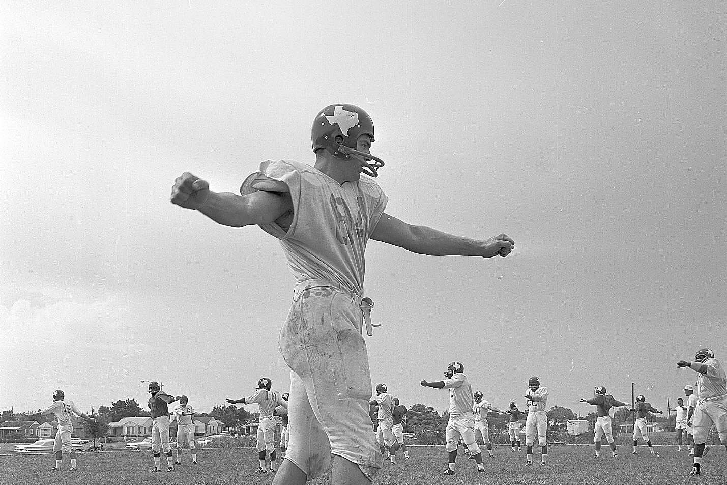 Former Chiefs TE Fred Arbanas Dies at Age 82 - Vimarsana News