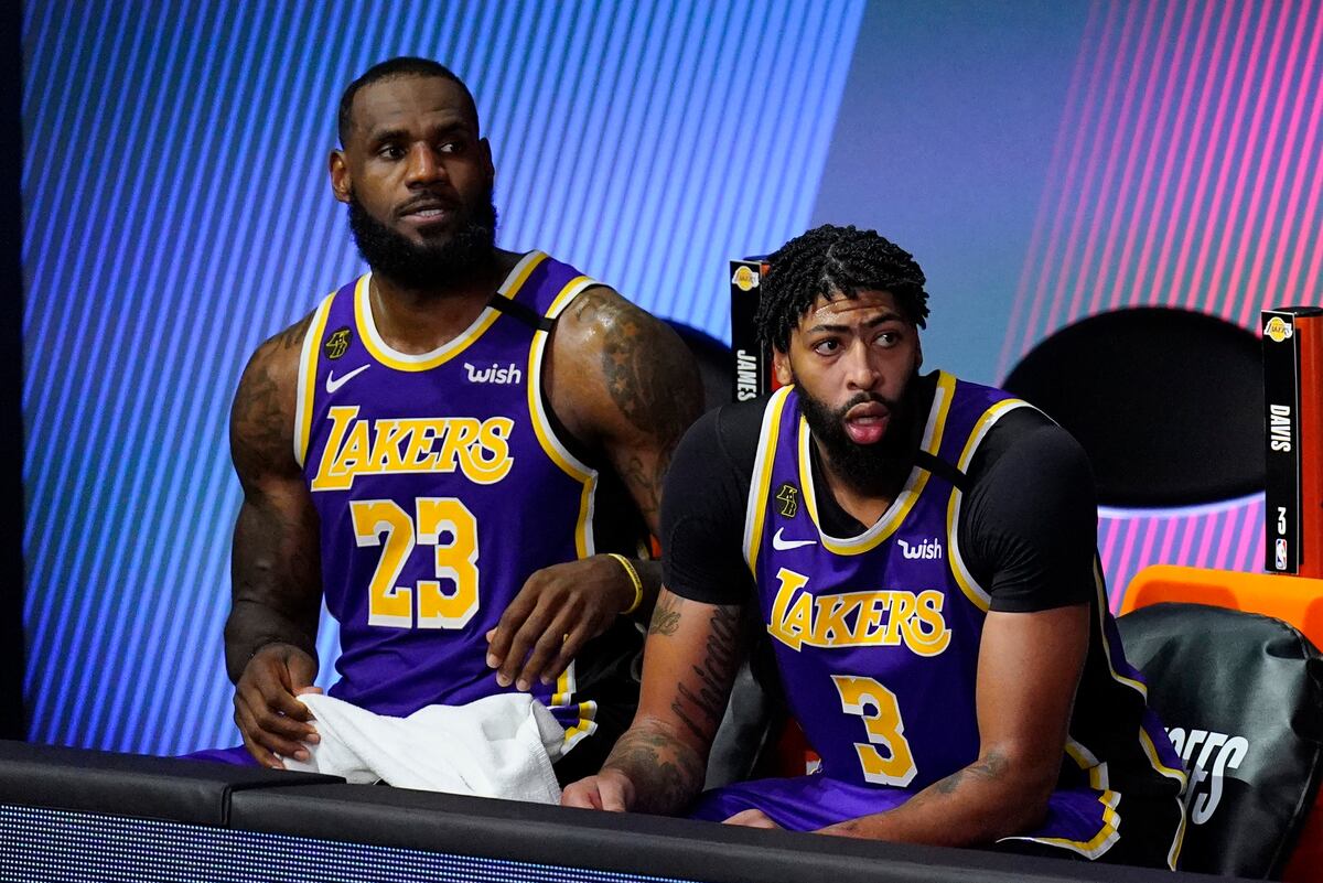 Lakers' Frank Vogel Provides Updates on LeBron James, Anthony Davis
