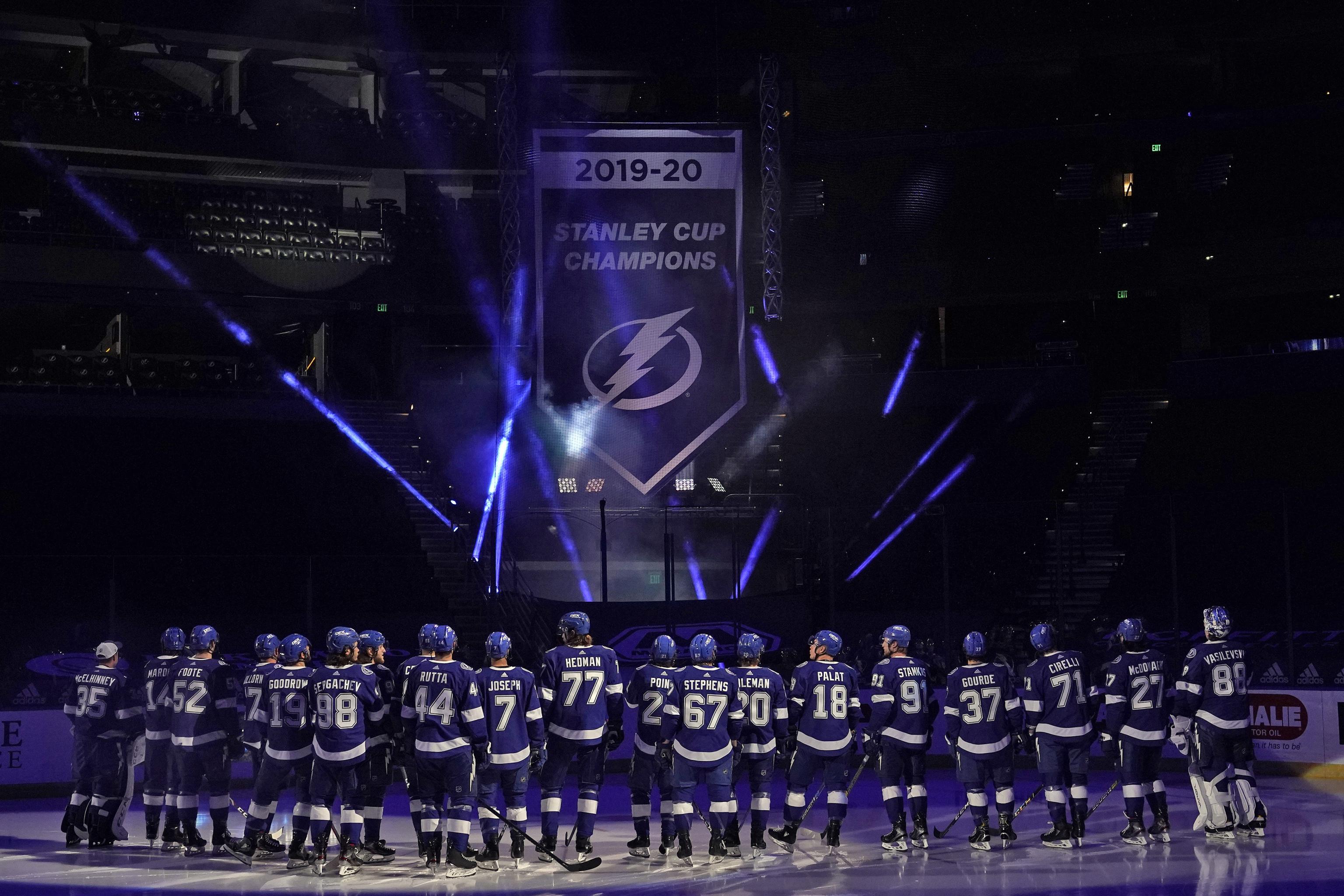 Tampa Bay Lightning Unveil 2020 Stanley Cup Title Rings Featuring 557 Diamonds Bleacher Report Latest News Videos And Highlights