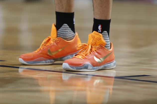Phoenix Suns guard Devin Booker (1) in his Nike Kobe X shoes in the second half of an NBA basketball game Thursday, March 10, 2016, in Denver. The Nuggets won 116-98. (AP Photo/David Zalubowski)