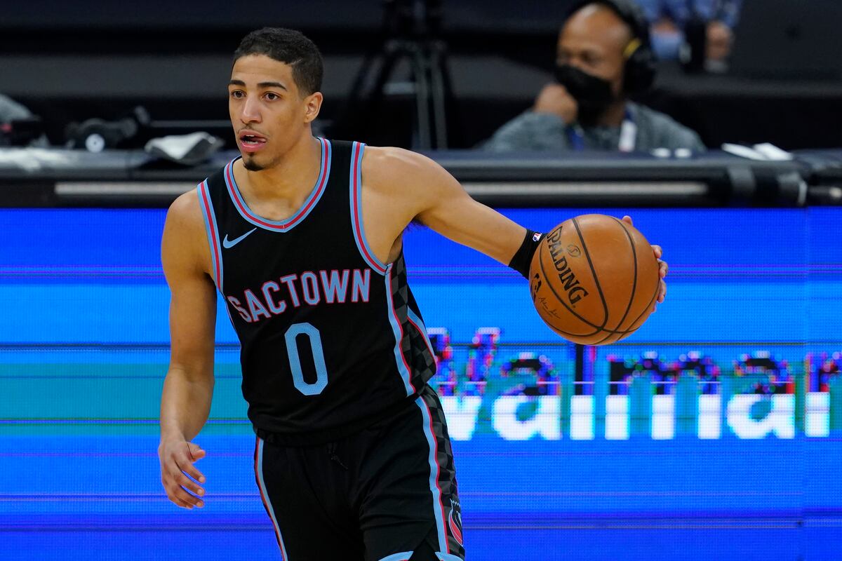 Tyrese Haliburton Gave Kings Staffer His Visa Card to Buy Top Shot Pack