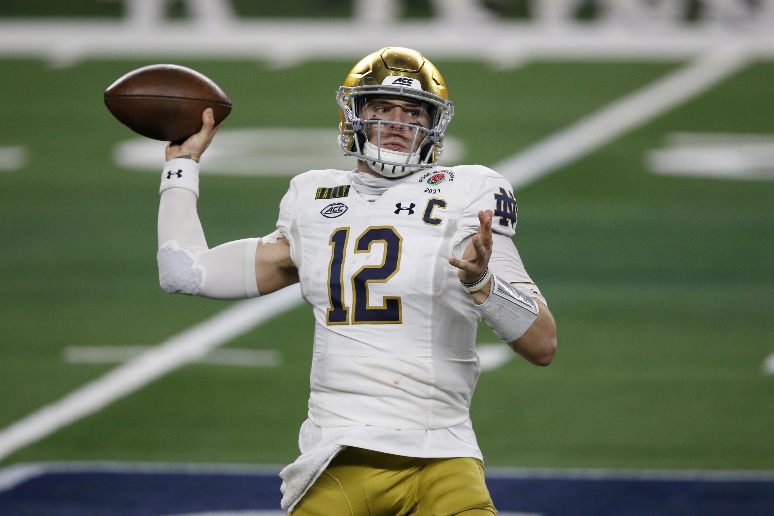 Notre Dame QB Ian Book reminds me a lot of Taysom Hill